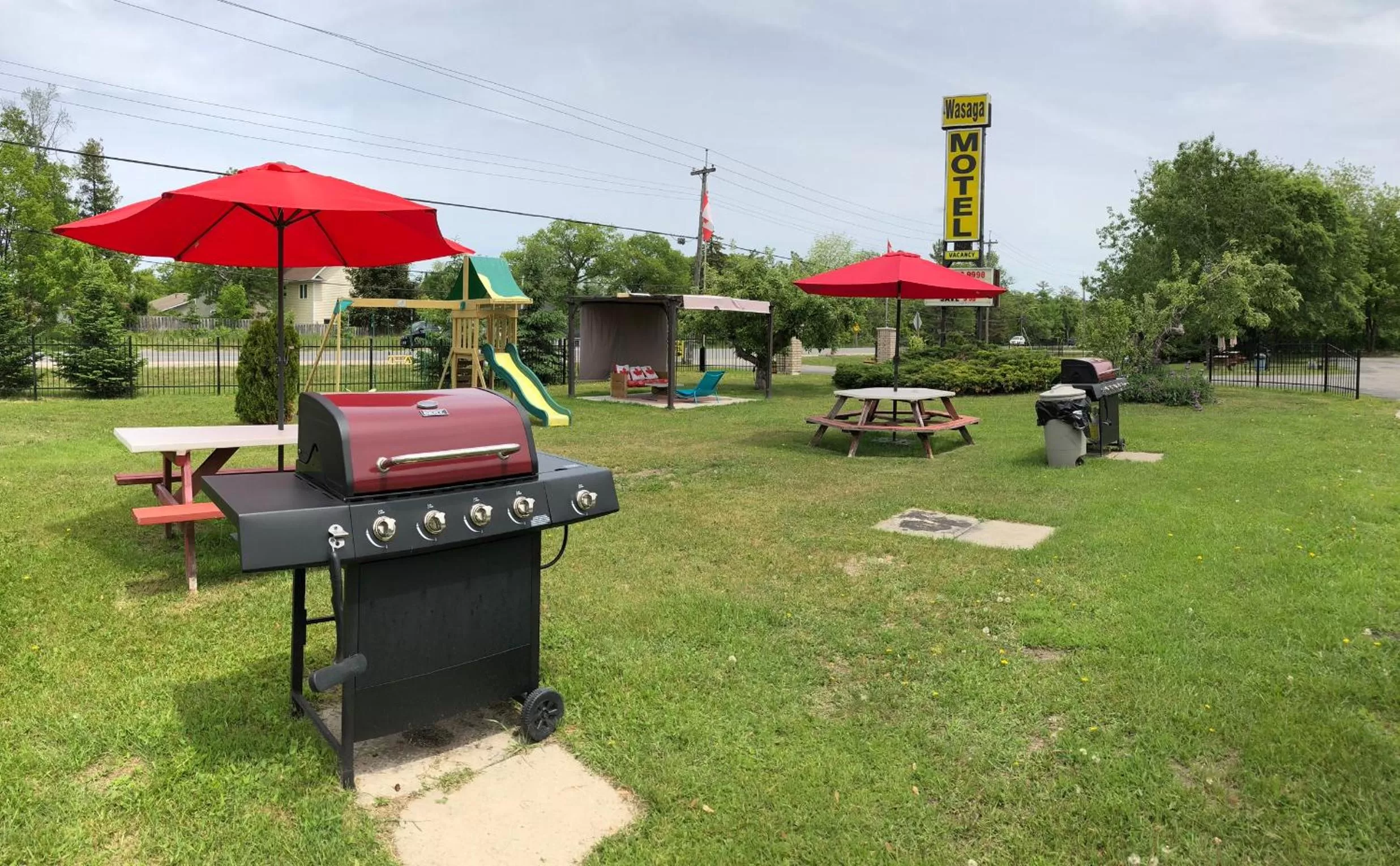 BBQ Facilities in Wasaga Motel Inn
