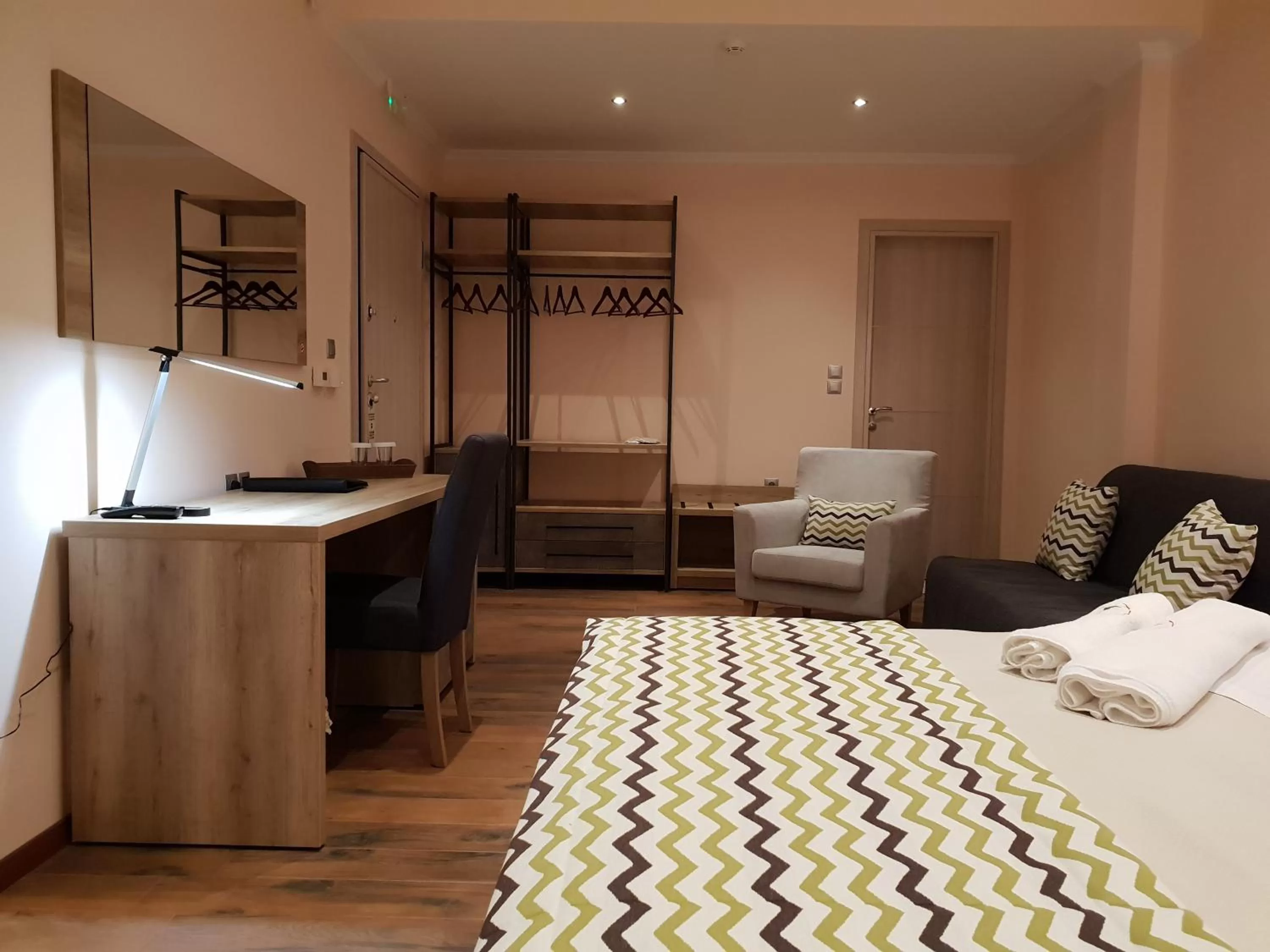 Photo of the whole room, Bed in Mondeus Inn Luxury