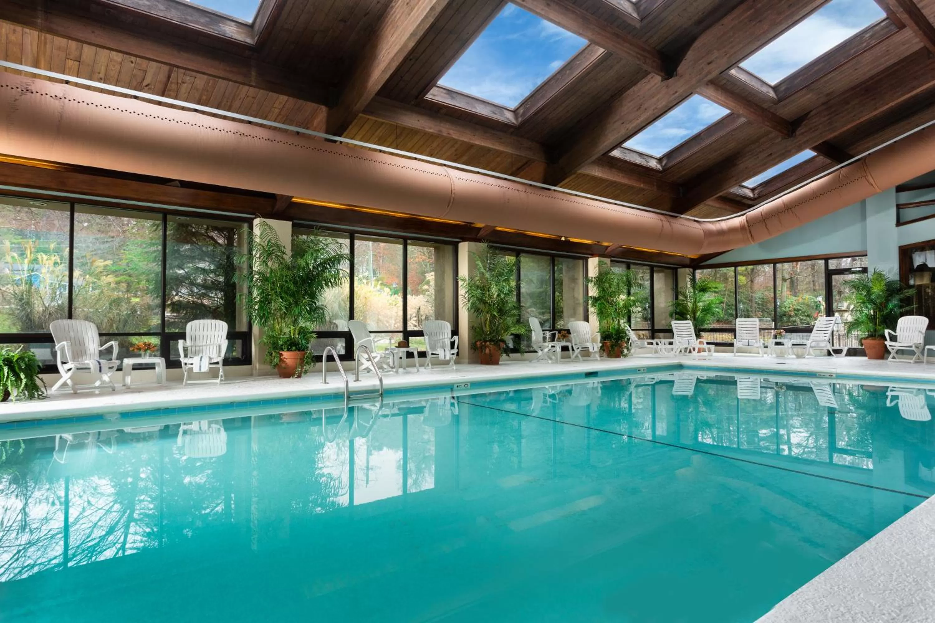 Swimming pool in Meadowbrook Inn