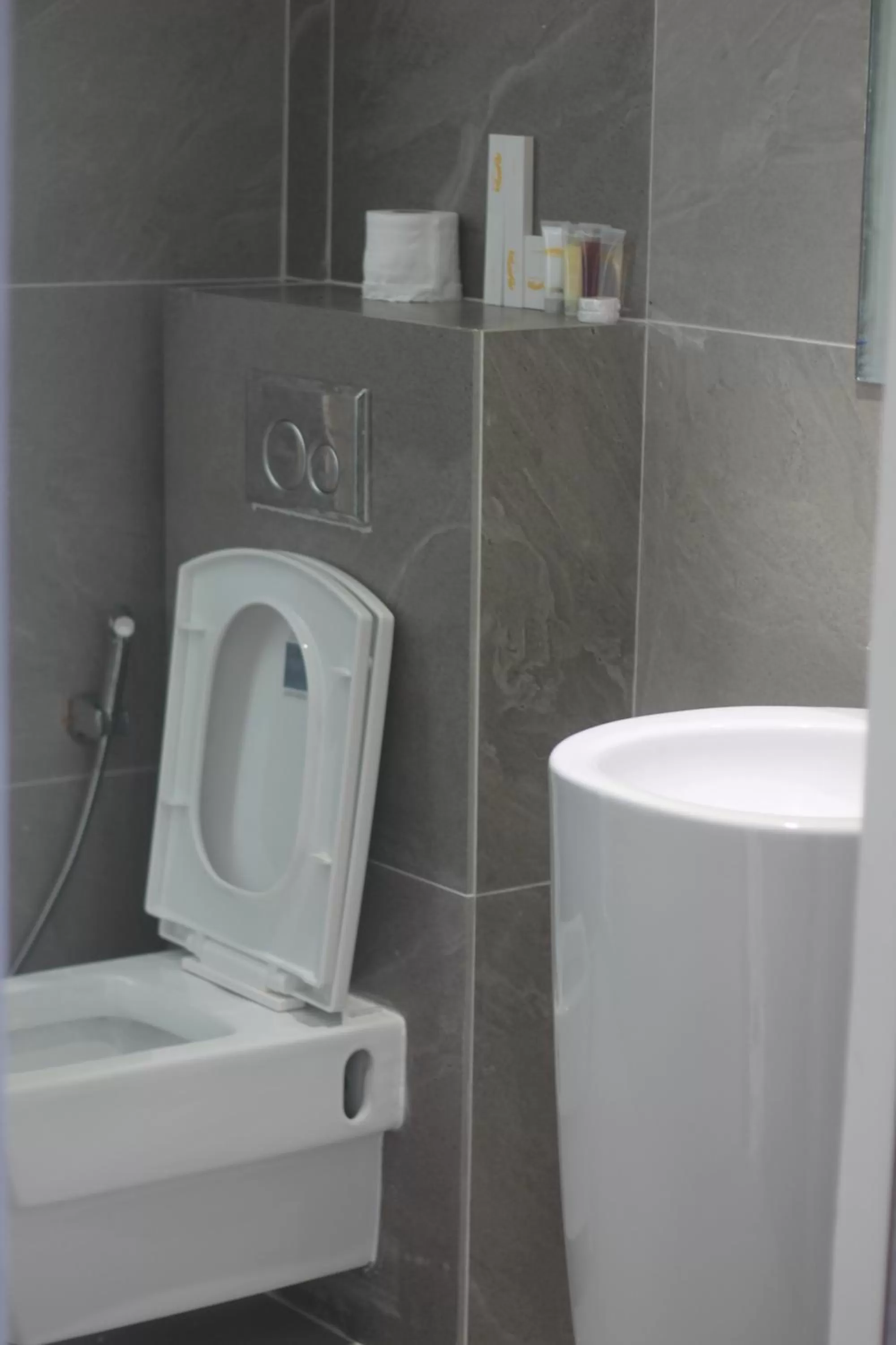 Bathroom in Benny's City Hotel