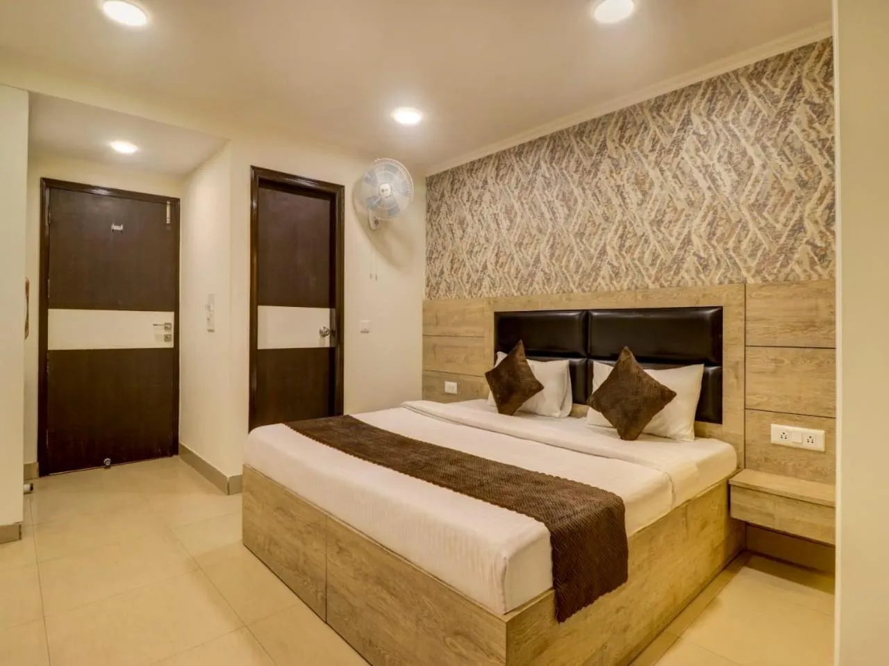 Photo of the whole room, Bed in HOTEL DAKHA INTERNATIONAL - Karol Bagh, New Delhi