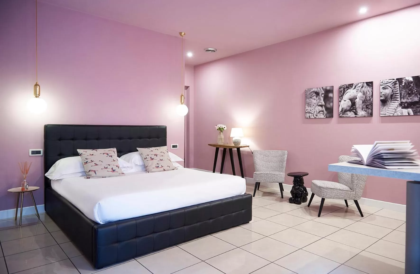 Photo of the whole room, Bed in Residence Leopoldo