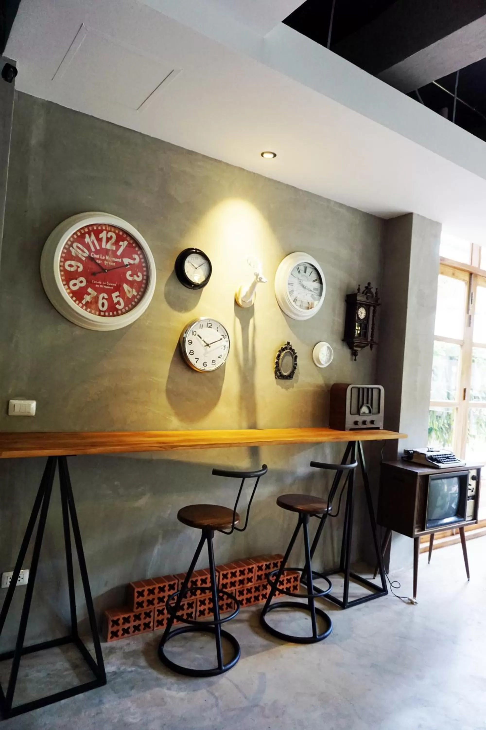 Communal lounge/ TV room in Hansa Bangkok House