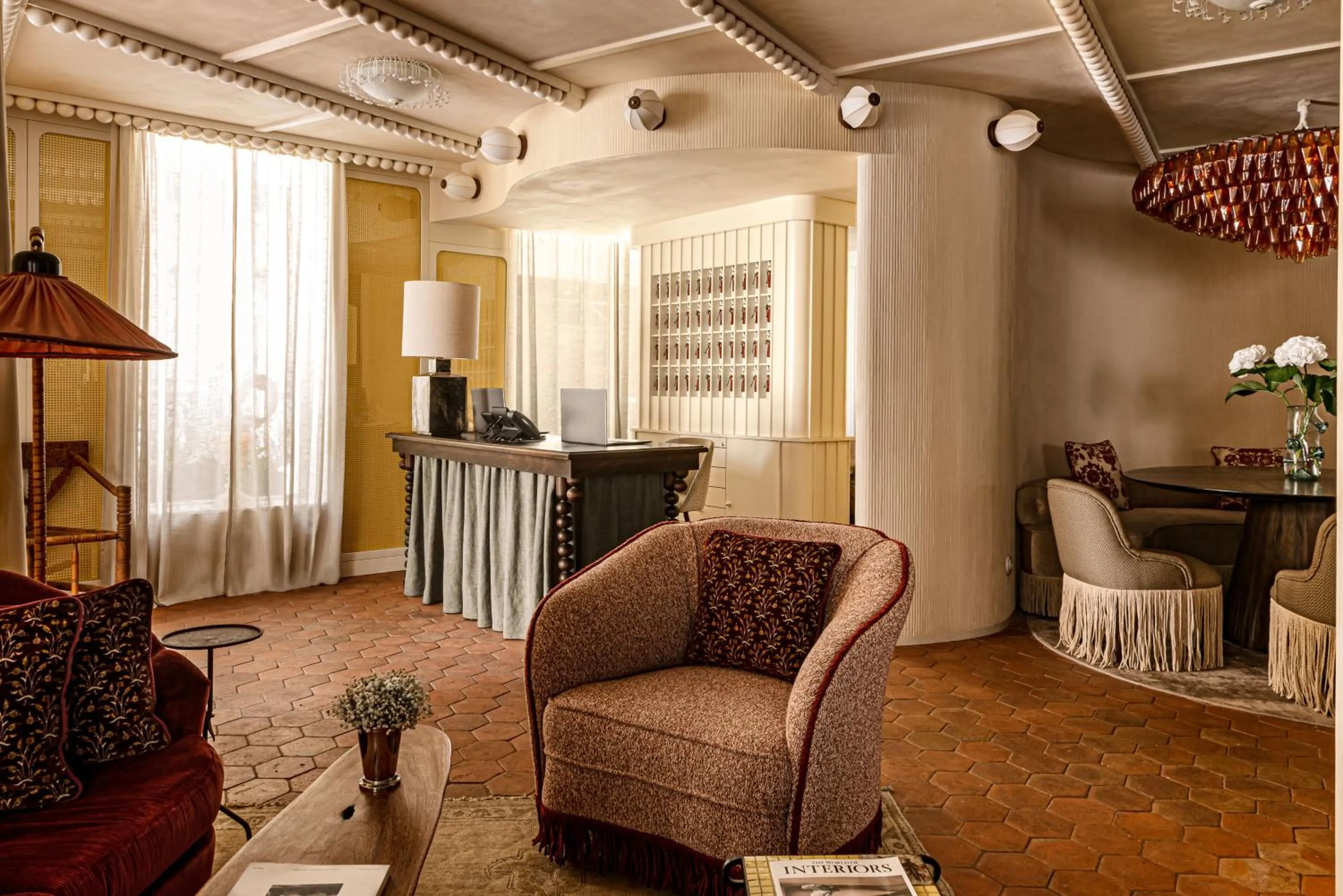 Lobby or reception in Château des Fleurs Hôtel & Spa Paris