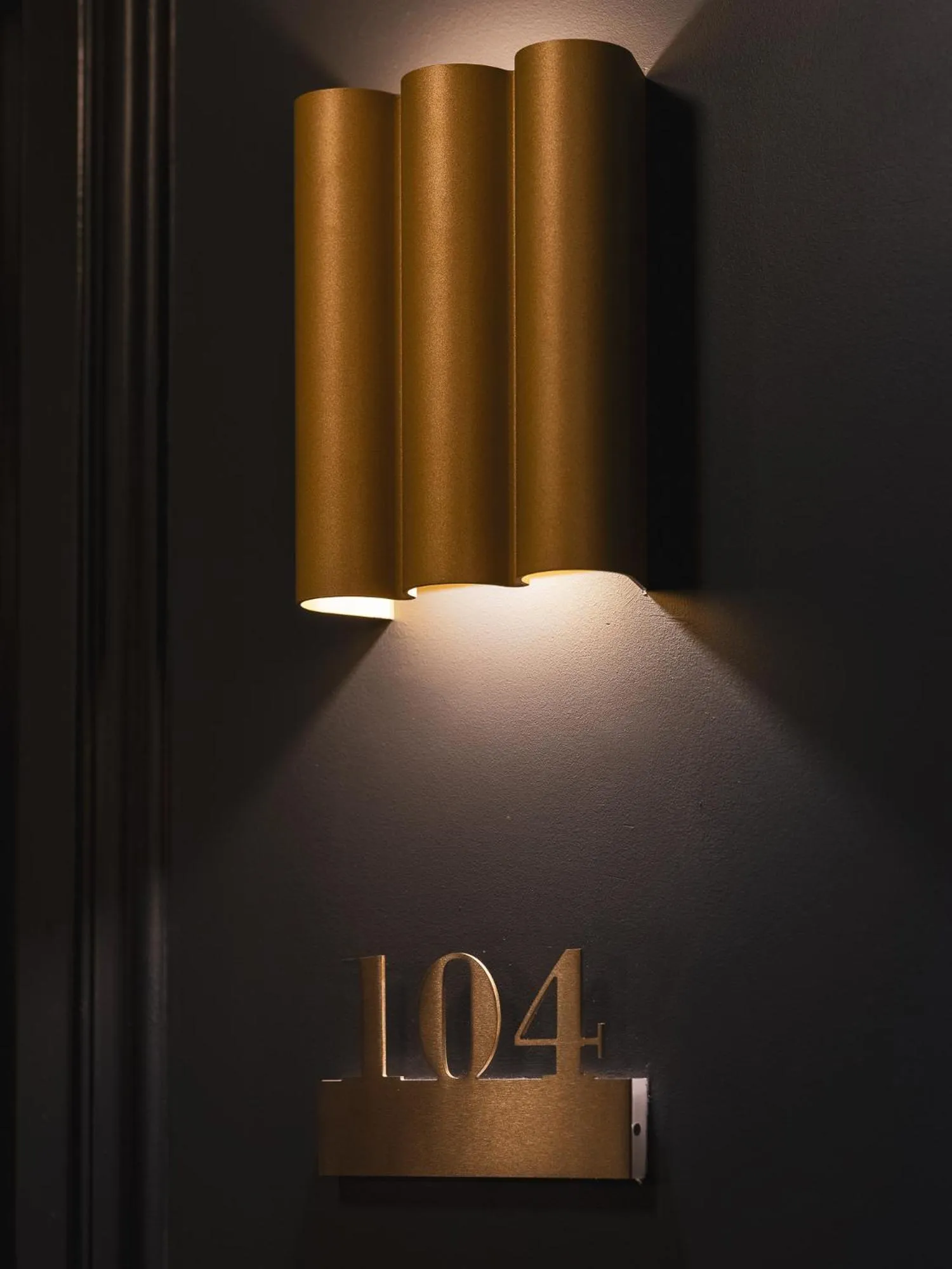 Logo/Certificate/Sign in Dandy Hotel & Kitchen