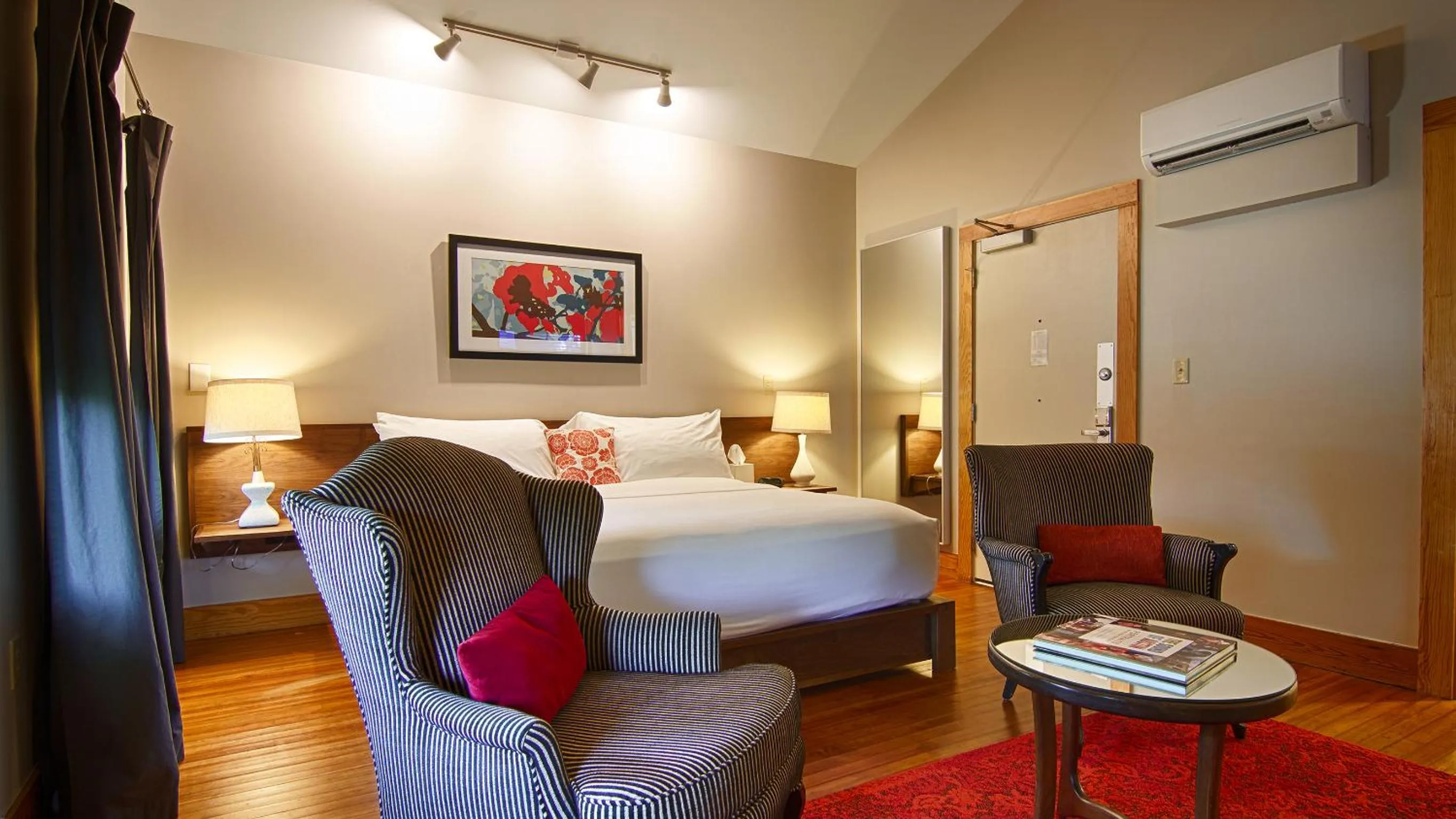 Bed, Room Photo in Heywood Hotel