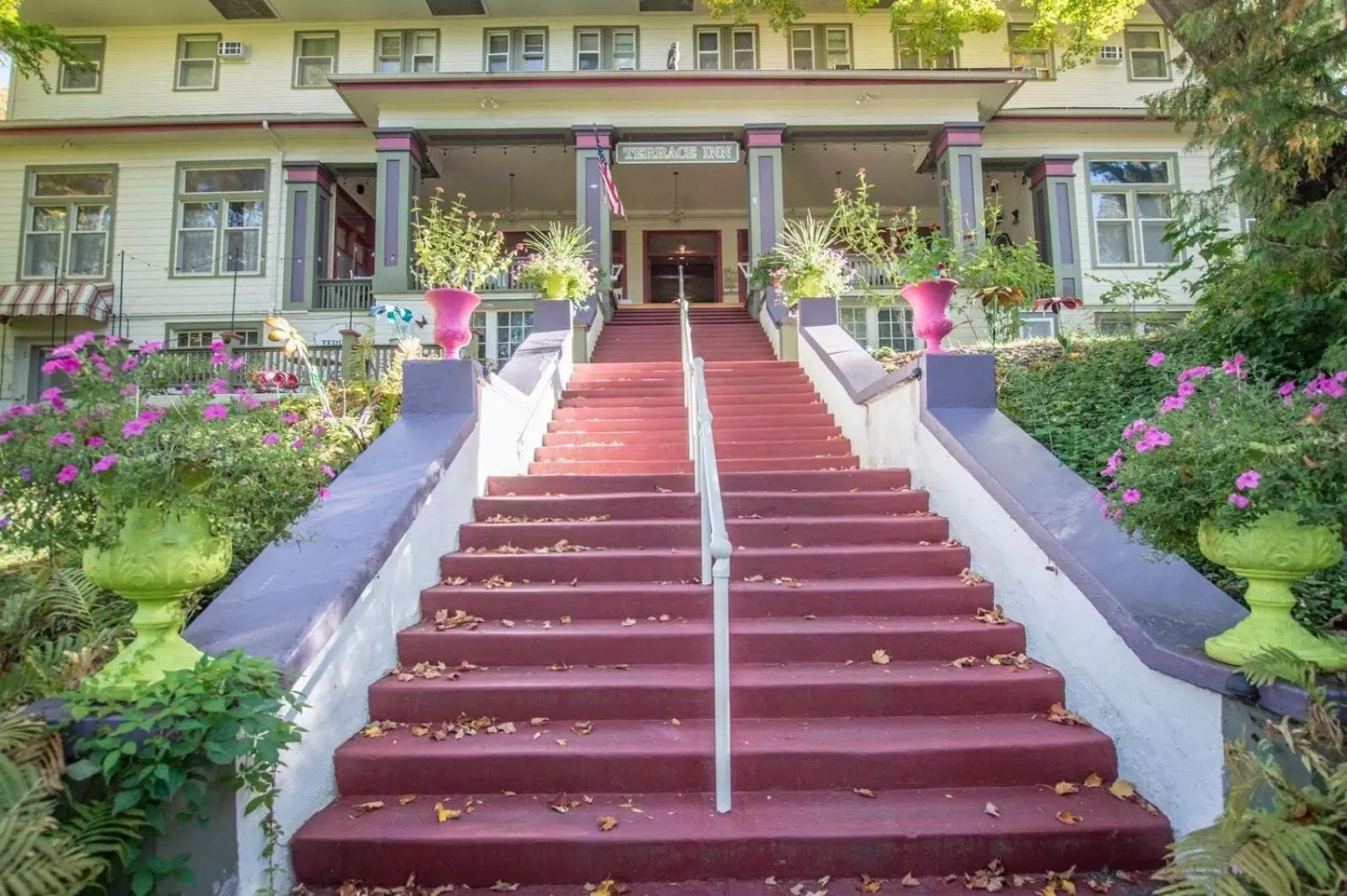 Garden in Terrace Inn and 1911 Restaurant