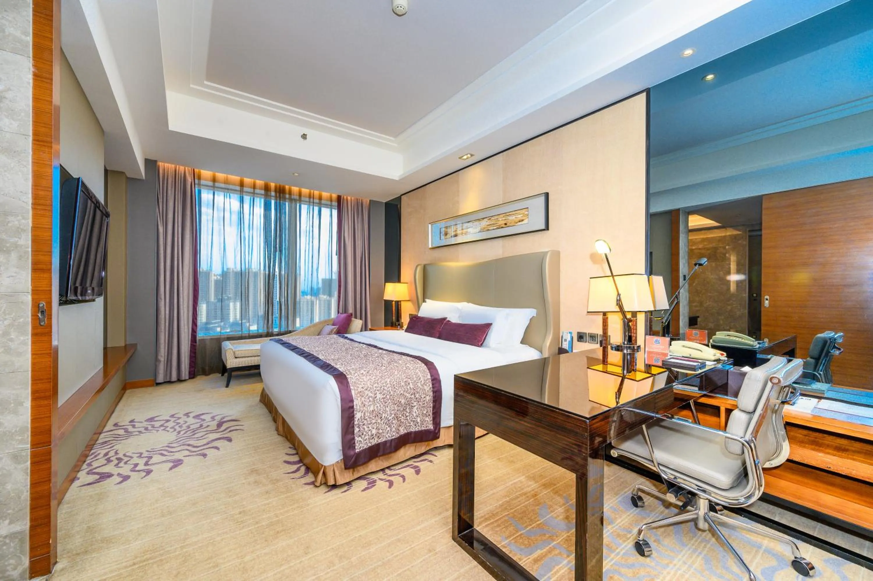Bed in Crowne Plaza Huizhou by IHG