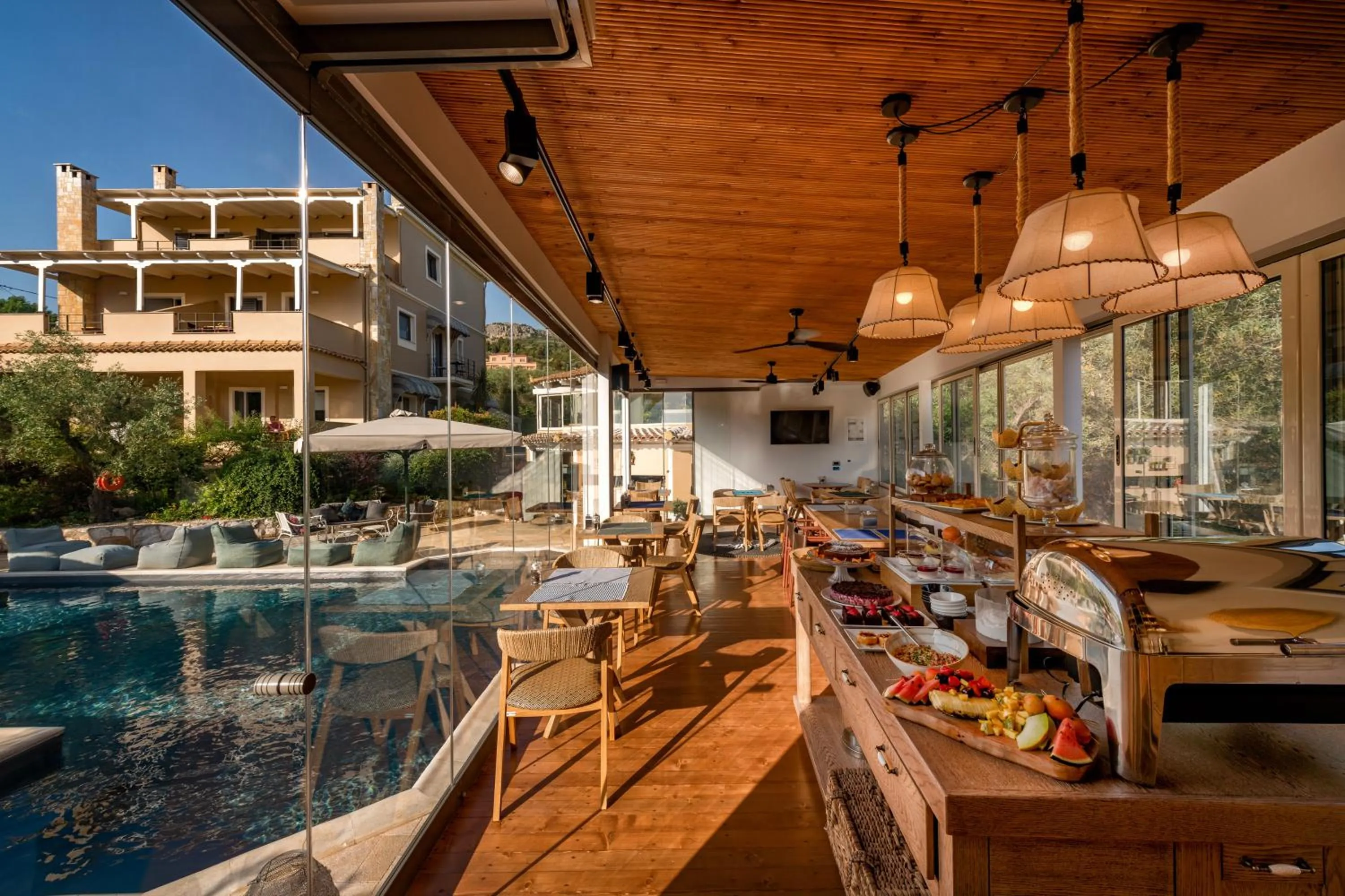 Restaurant/places to eat in Anthemion Suites and Villas