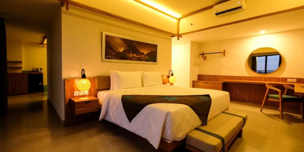 Living room, Bed in ILLIRA Hotel Banyuwangi