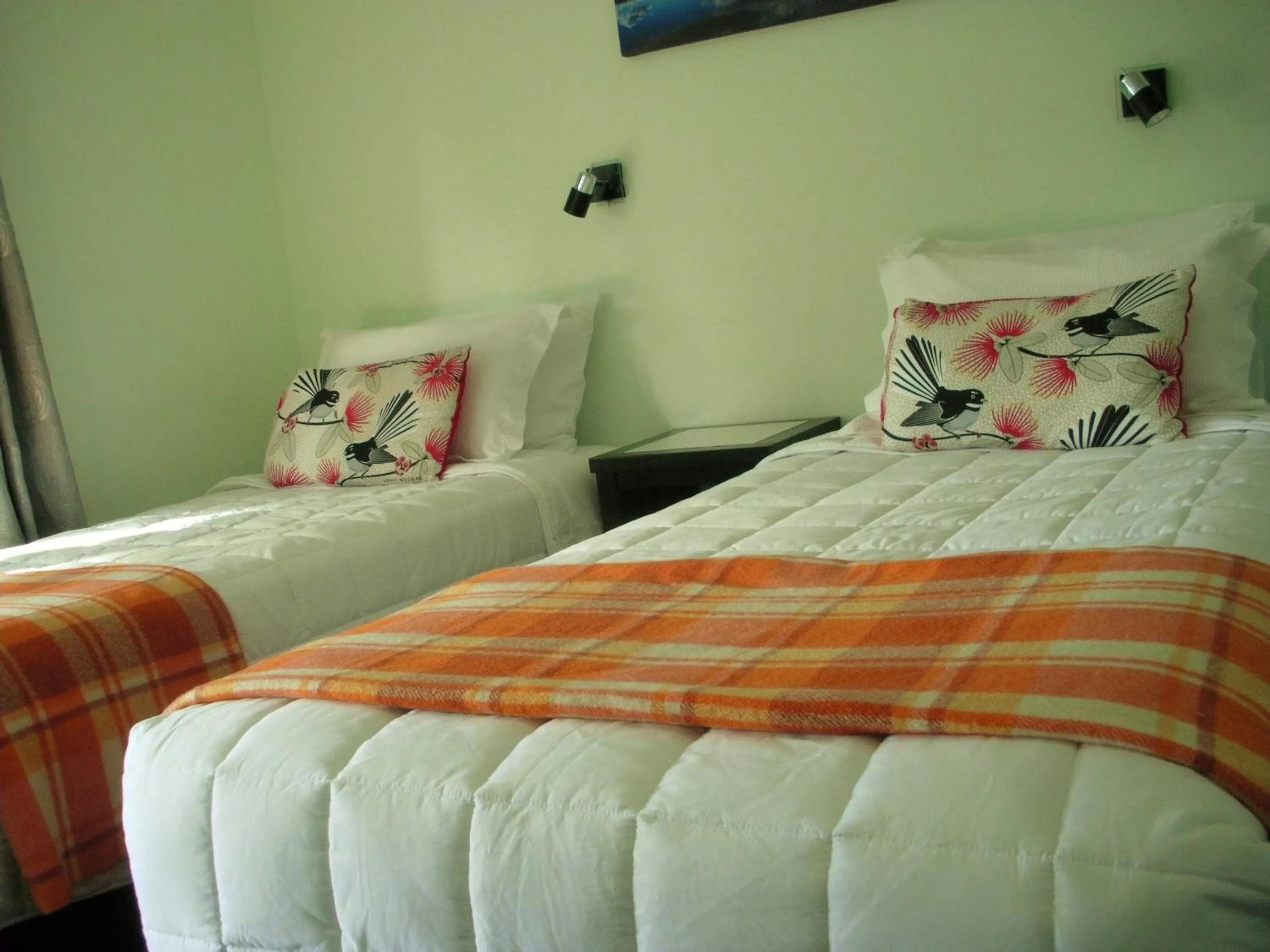 Bed in Mahinapua Retreat B&B