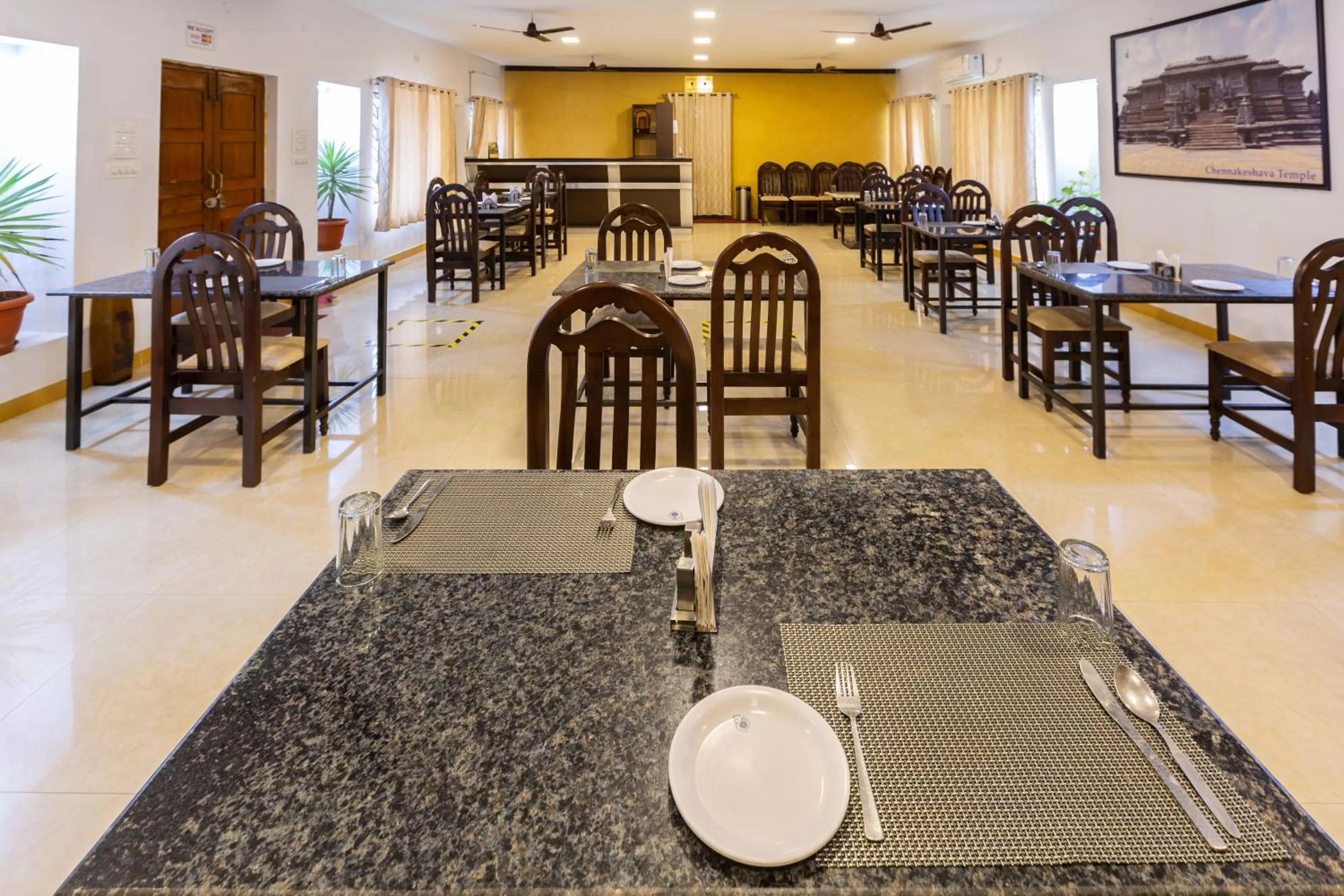 Restaurant/places to eat in KSTDC Hotel Mayura Velapuri Belur