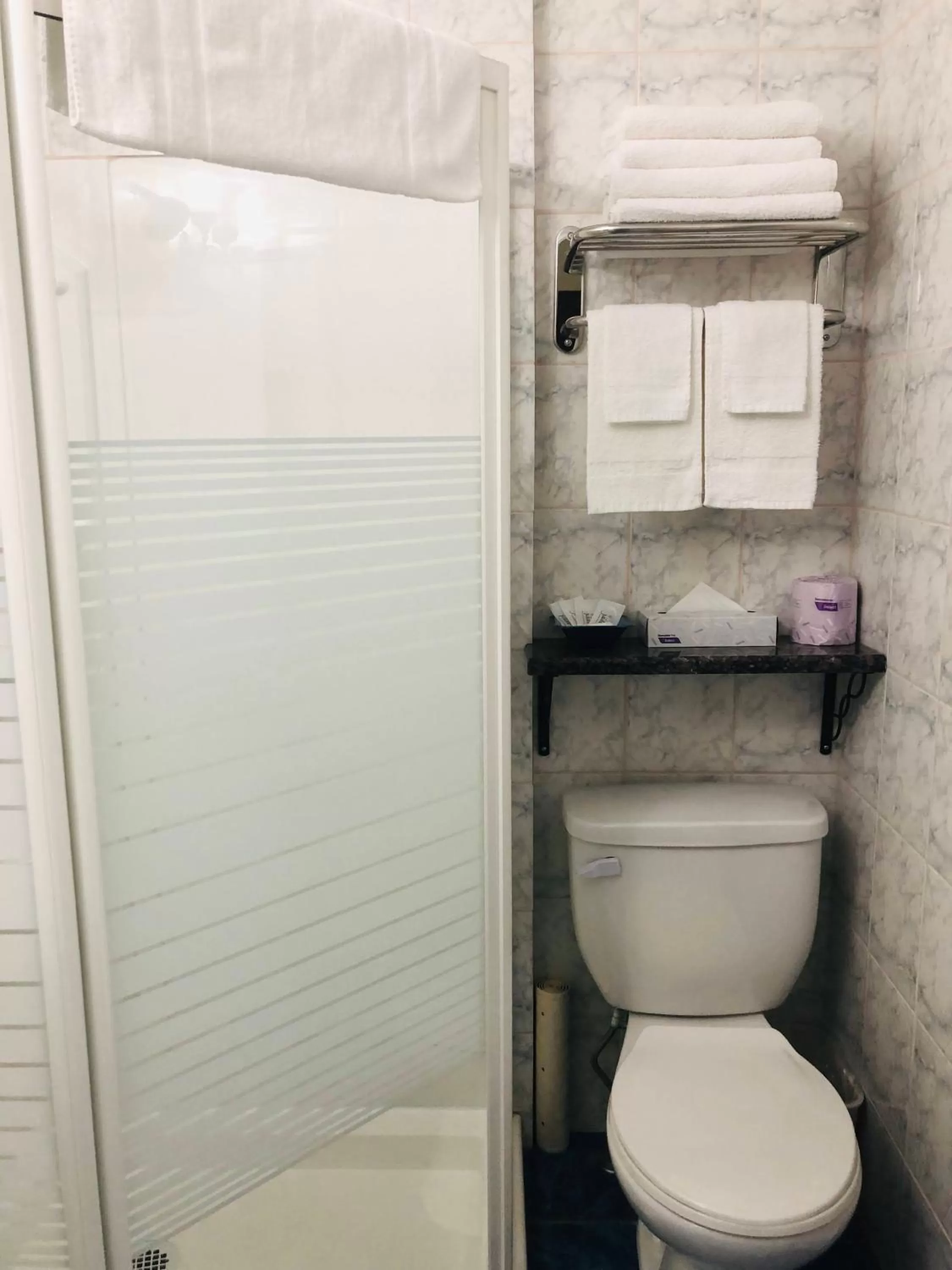 Perth Plaza Inn & Suites