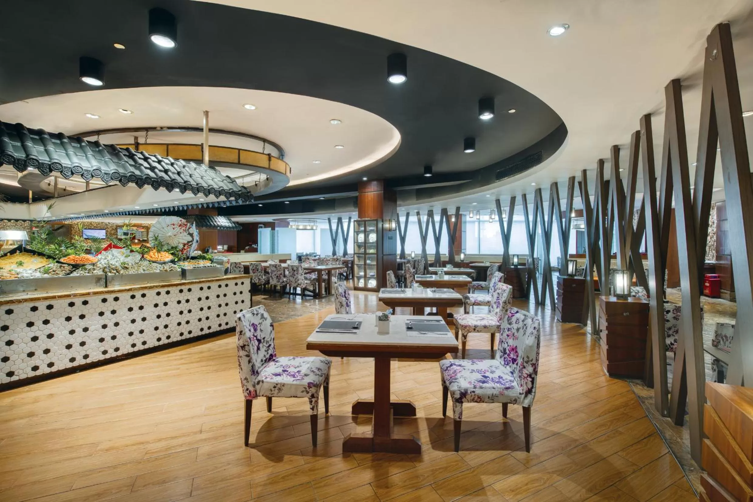 Restaurant/places to eat in Crowne Plaza Guangzhou City Centre by IHG