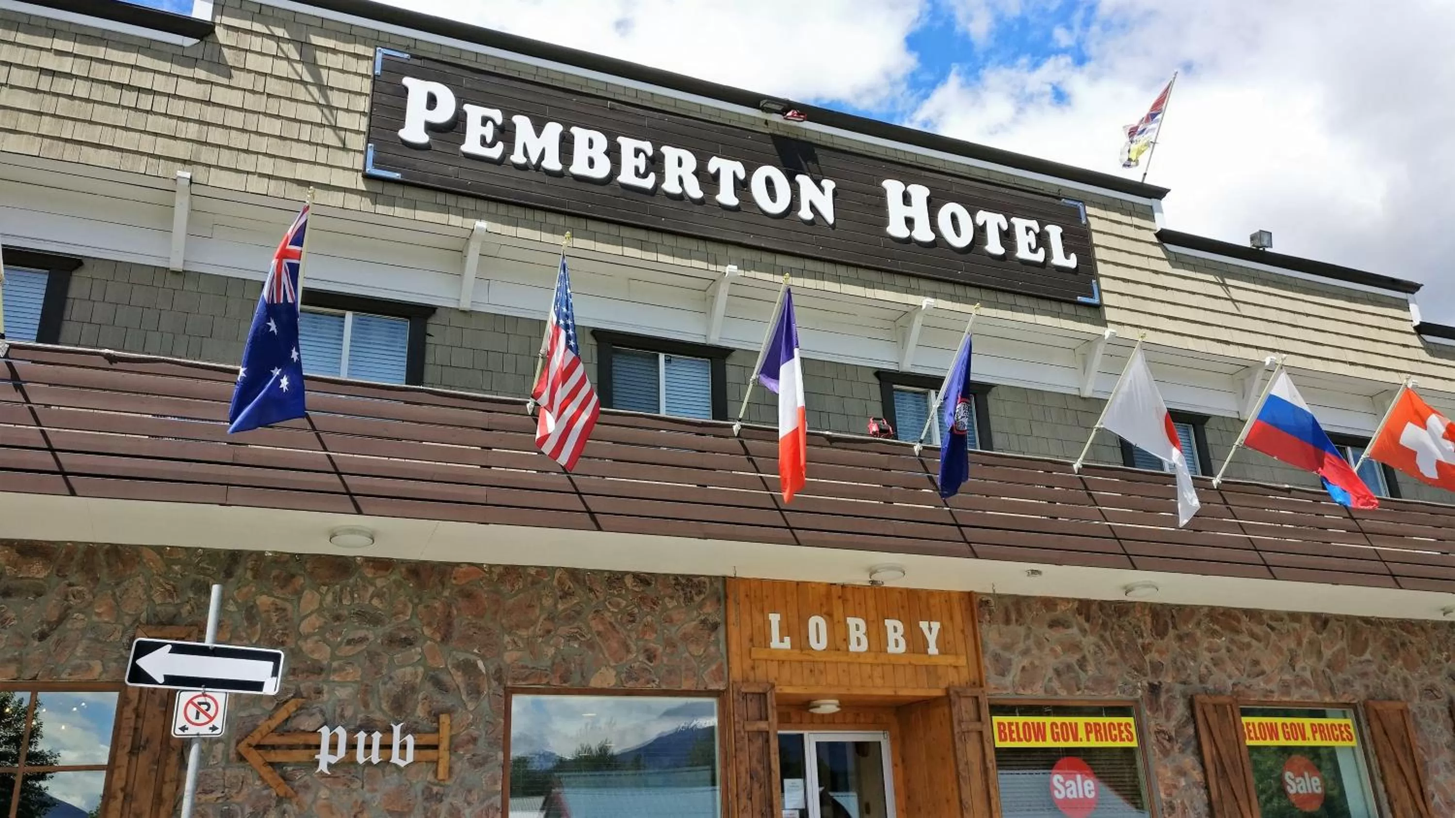 Facade/entrance in Pemberton Hotel (Motel)