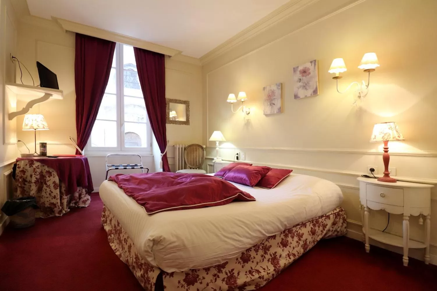 Bedroom, Bed in Le Pavillon Saint-Martin