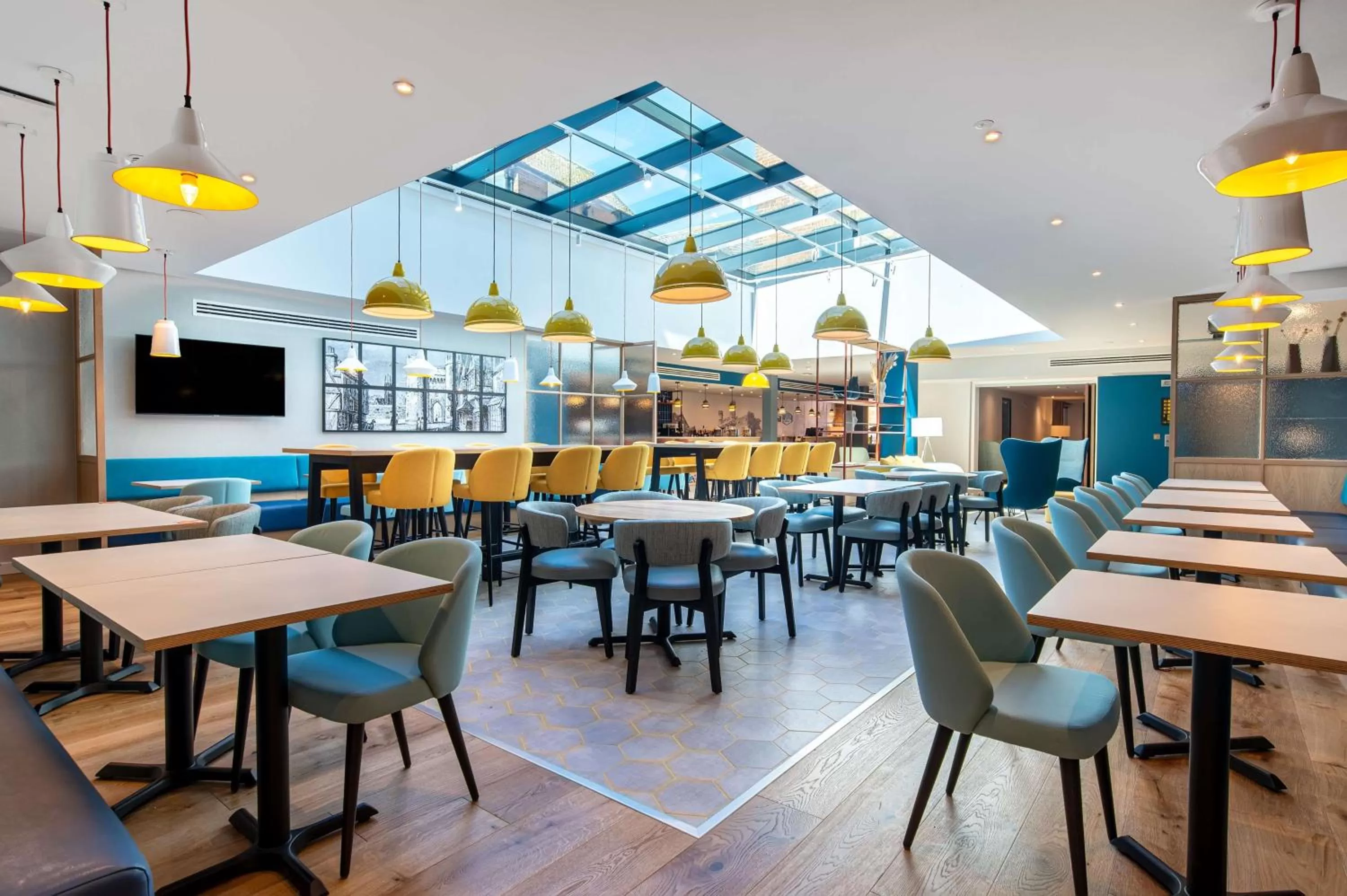 Restaurant/places to eat in Hampton by Hilton Canterbury