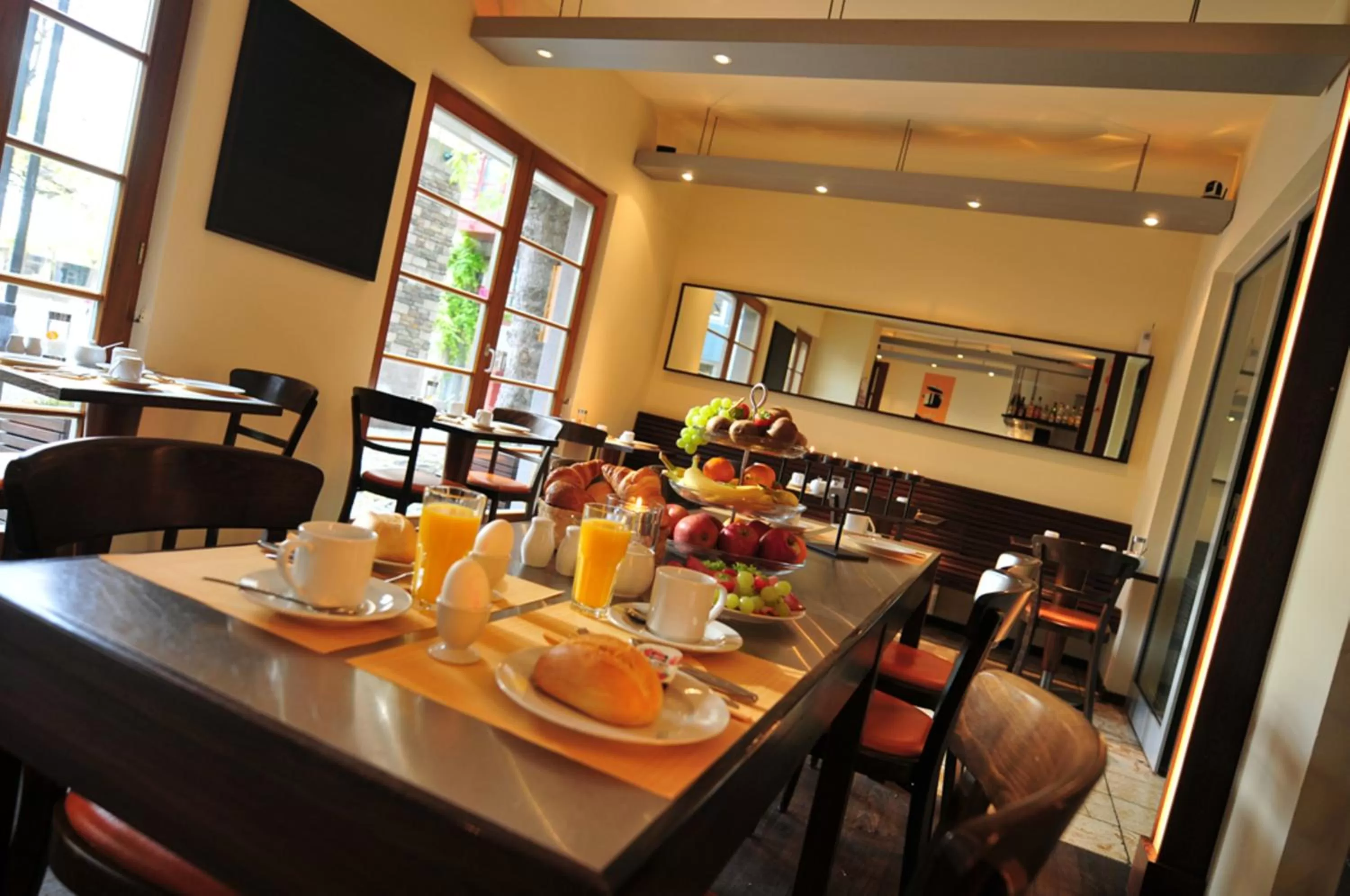 Restaurant/places to eat in Lint Hotel Köln