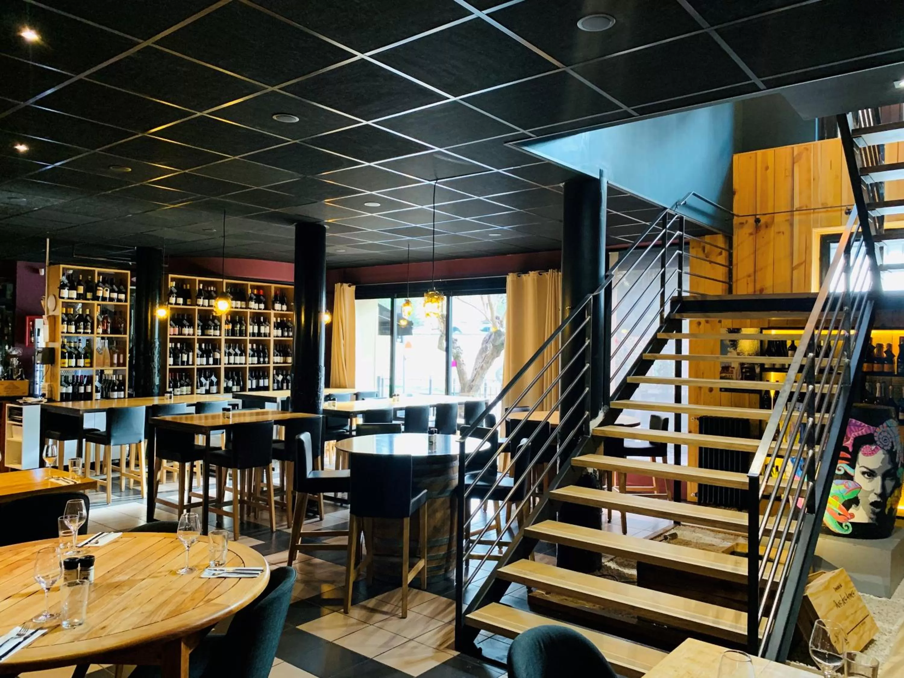 Dining area in Le Sens Six