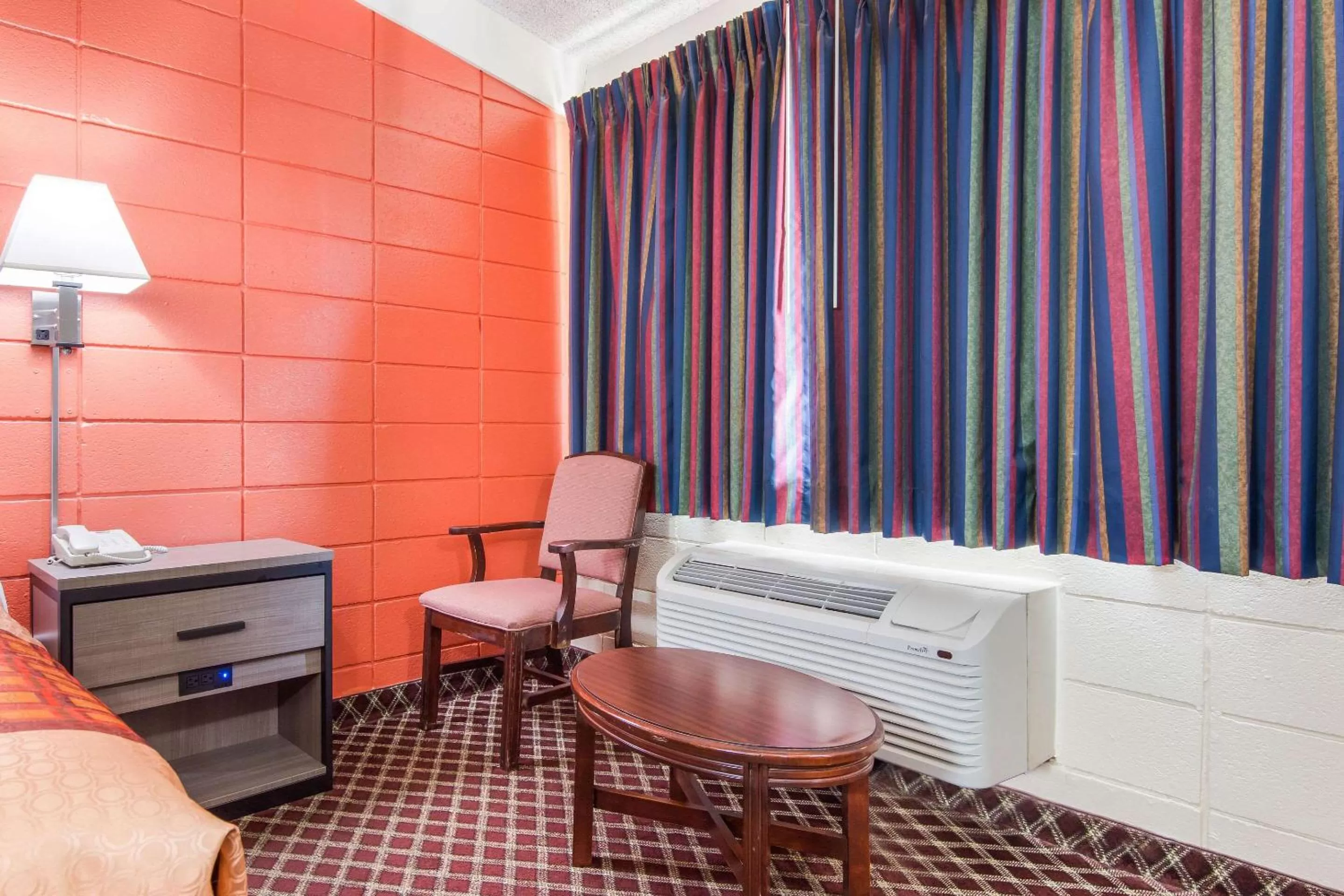 Photo of the whole room in Rodeway Inn Nashville