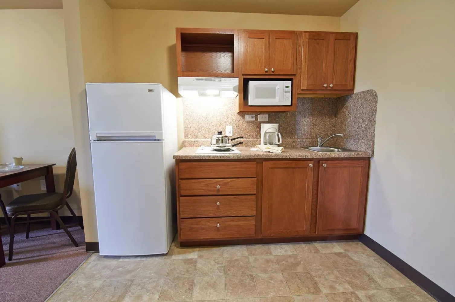 Kitchen or kitchenette, Kitchen/Kitchenette in Savannah Suites Pleasanton