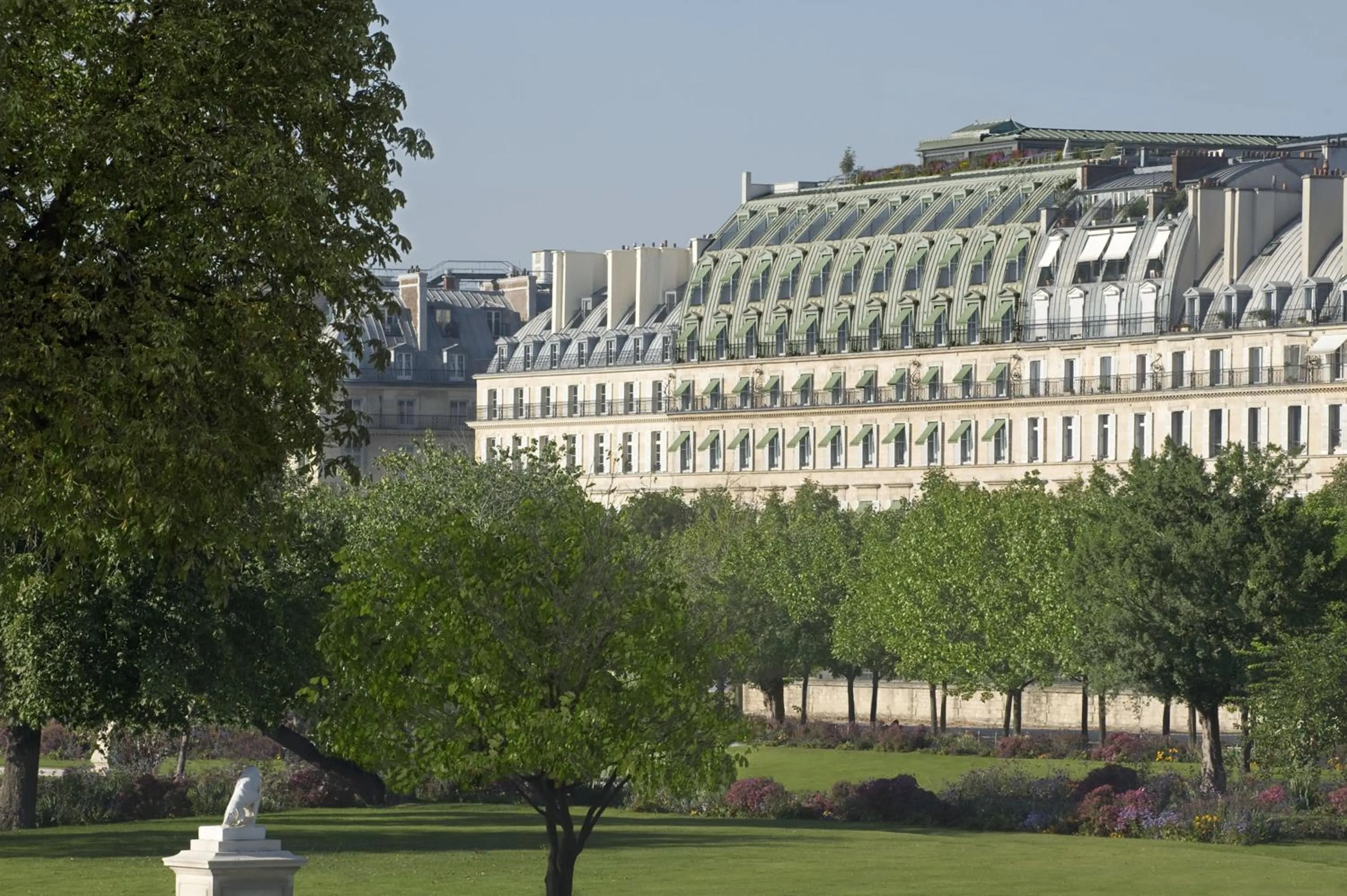Facade/entrance in Le Meurice – Dorchester Collection