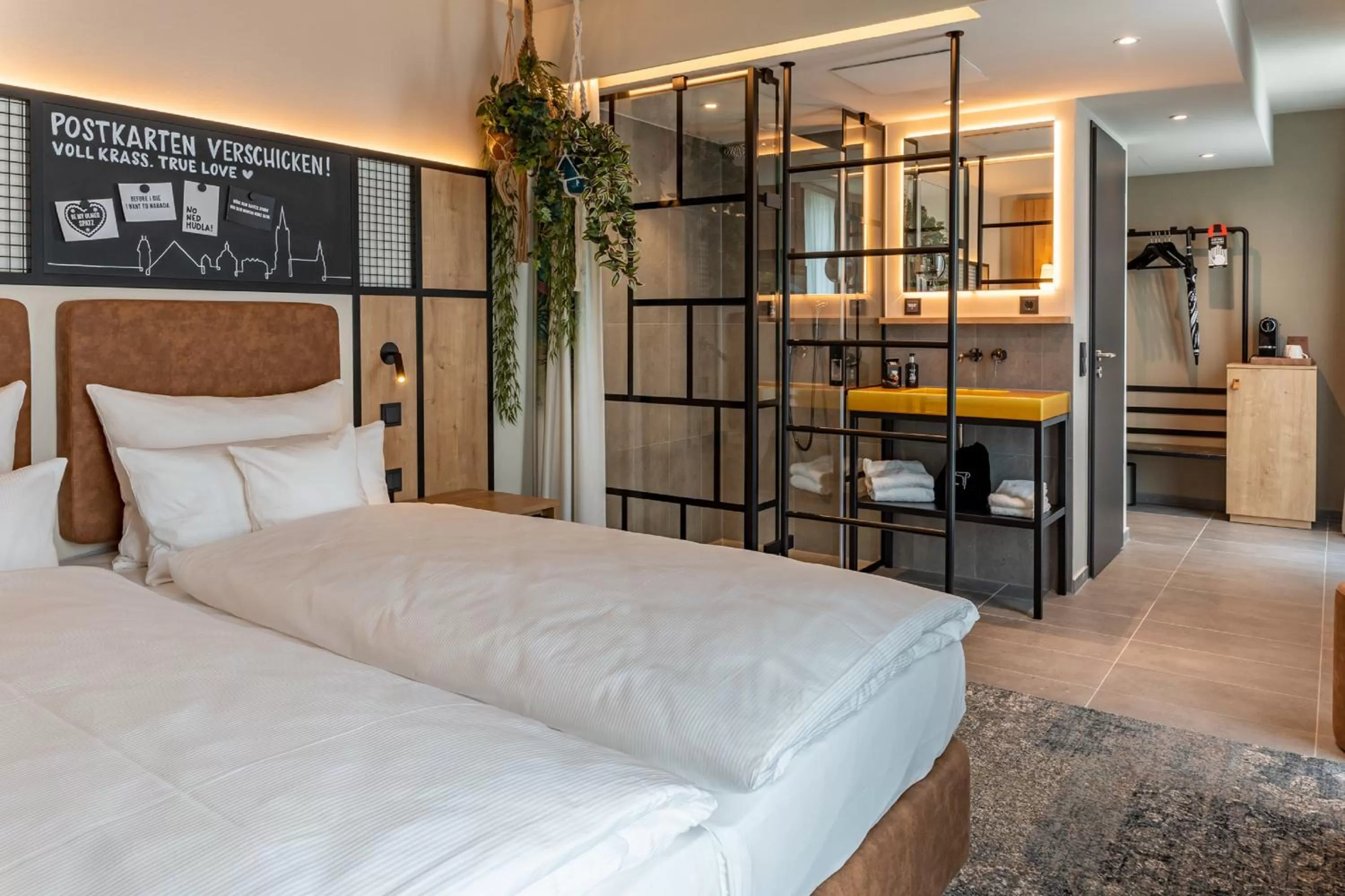 Staff, Bed in Me and All Hotel Ulm, by Hyatt