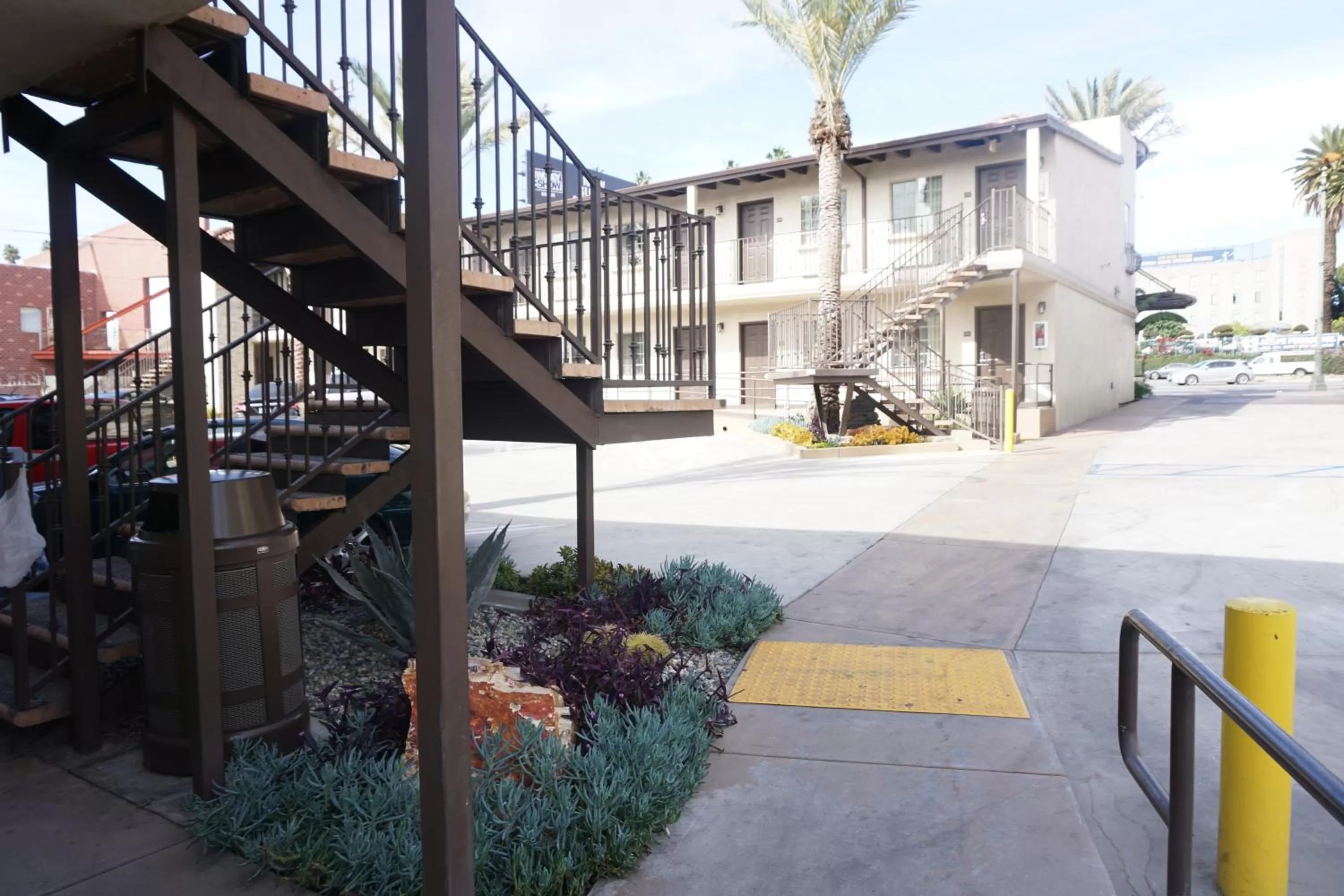 Facade/entrance in Tuscan Garden Inn