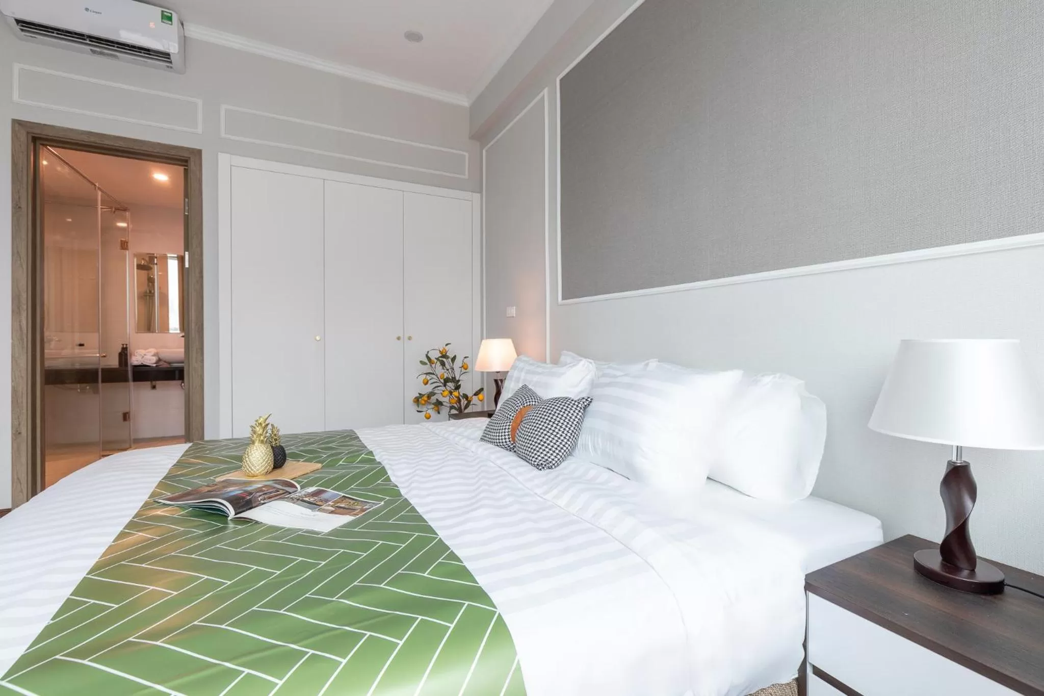 Bed in Ivy Hotel & Apartment