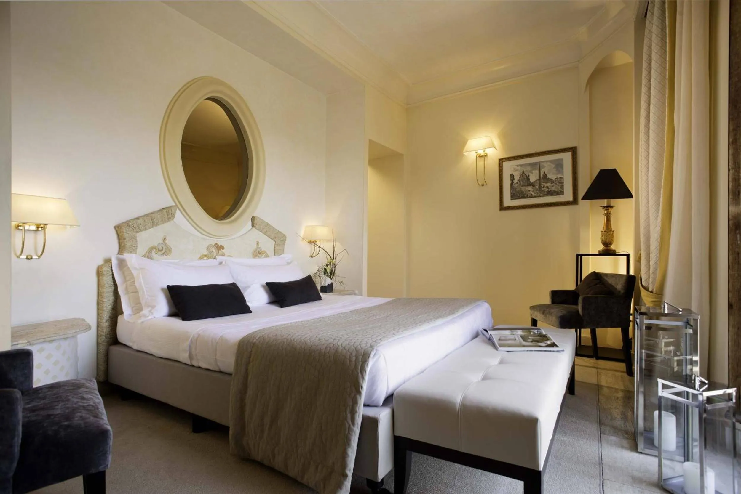 Photo of the whole room, Bed in Colonna Palace Hotel