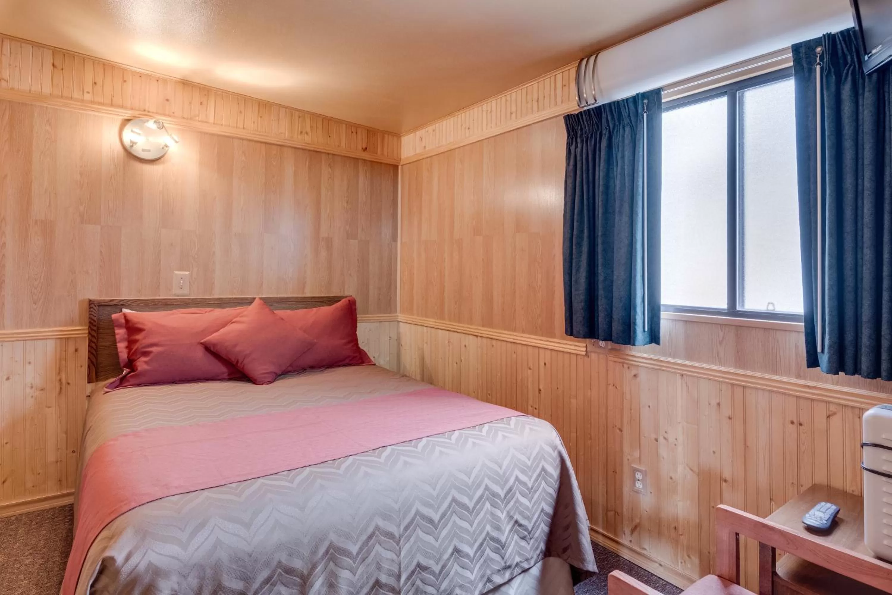 Bed in Zion Park Motel