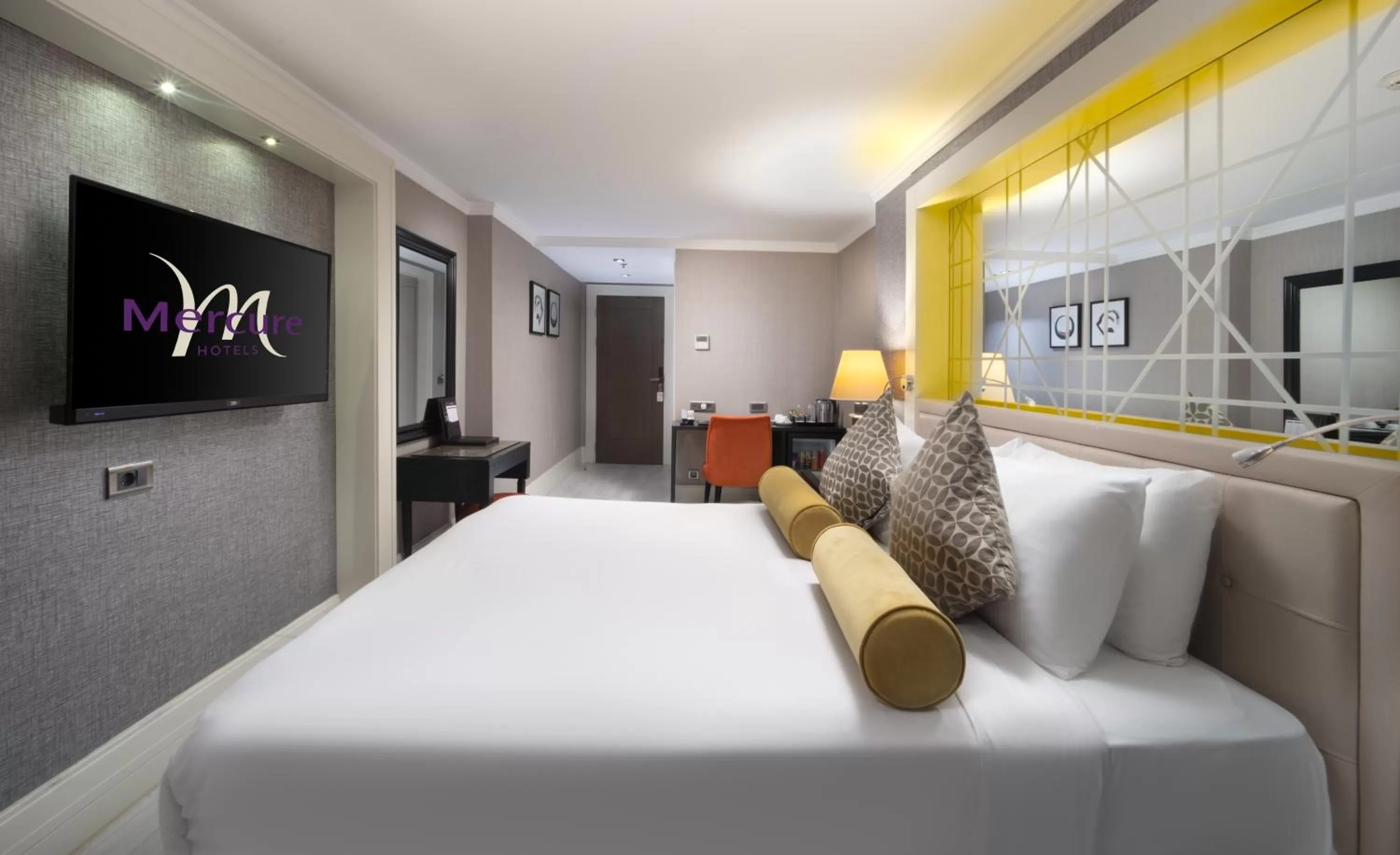 Bed in Mercure Istanbul Bomonti
