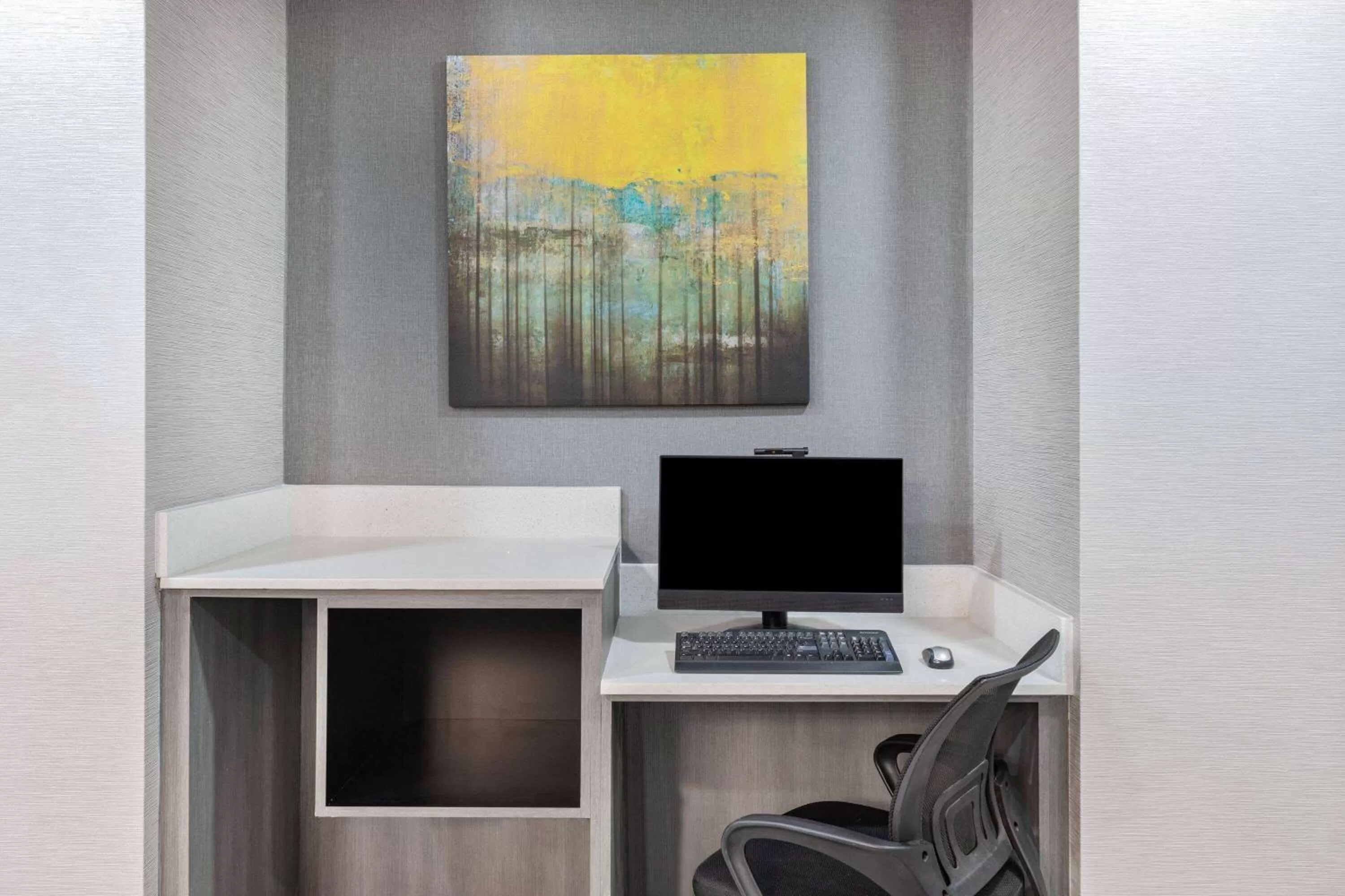 Business facilities in La Quinta Inn & Suites by Wyndham Ardmore