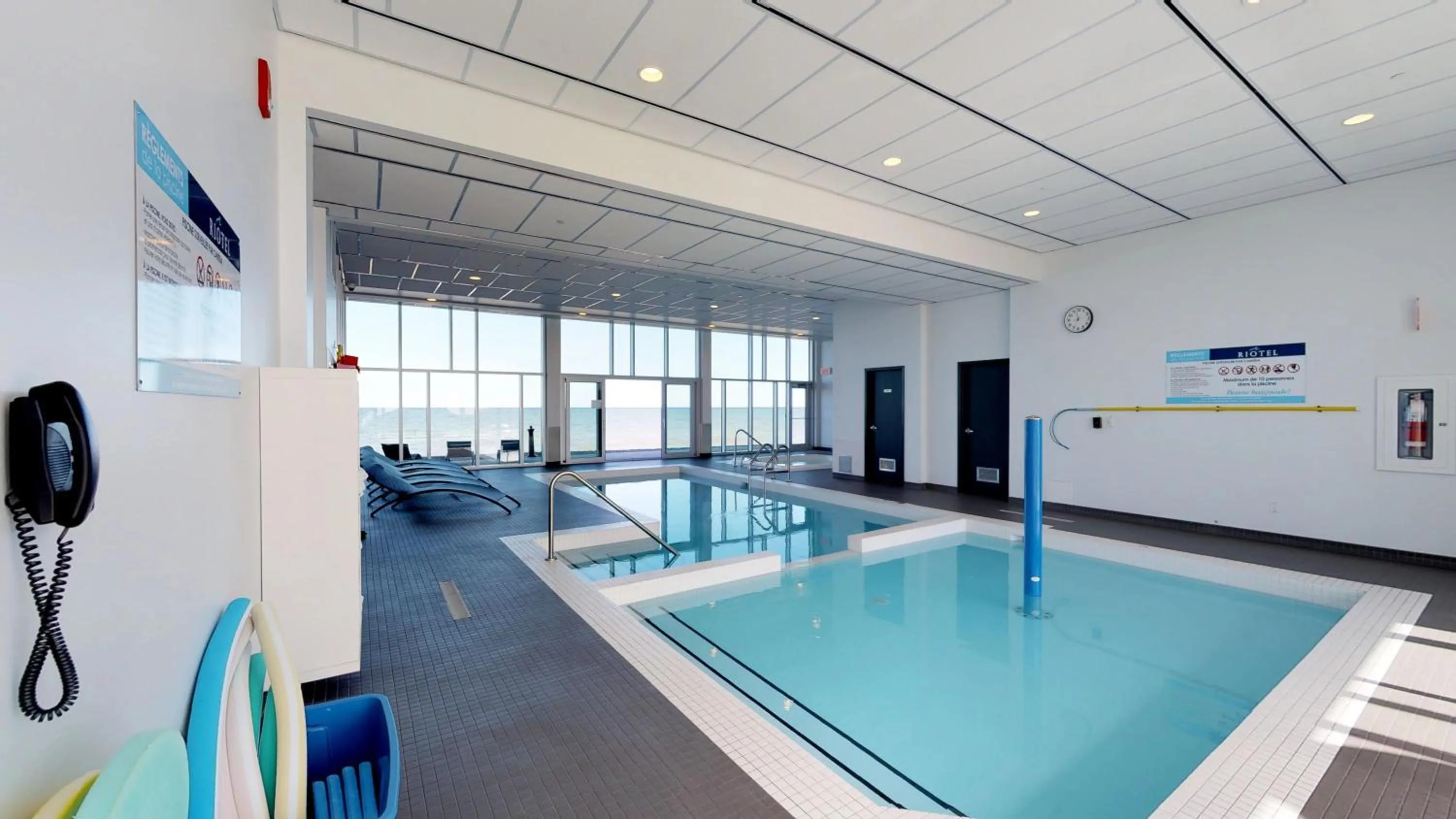 Swimming Pool in Pavillon sur Mer par Riôtel