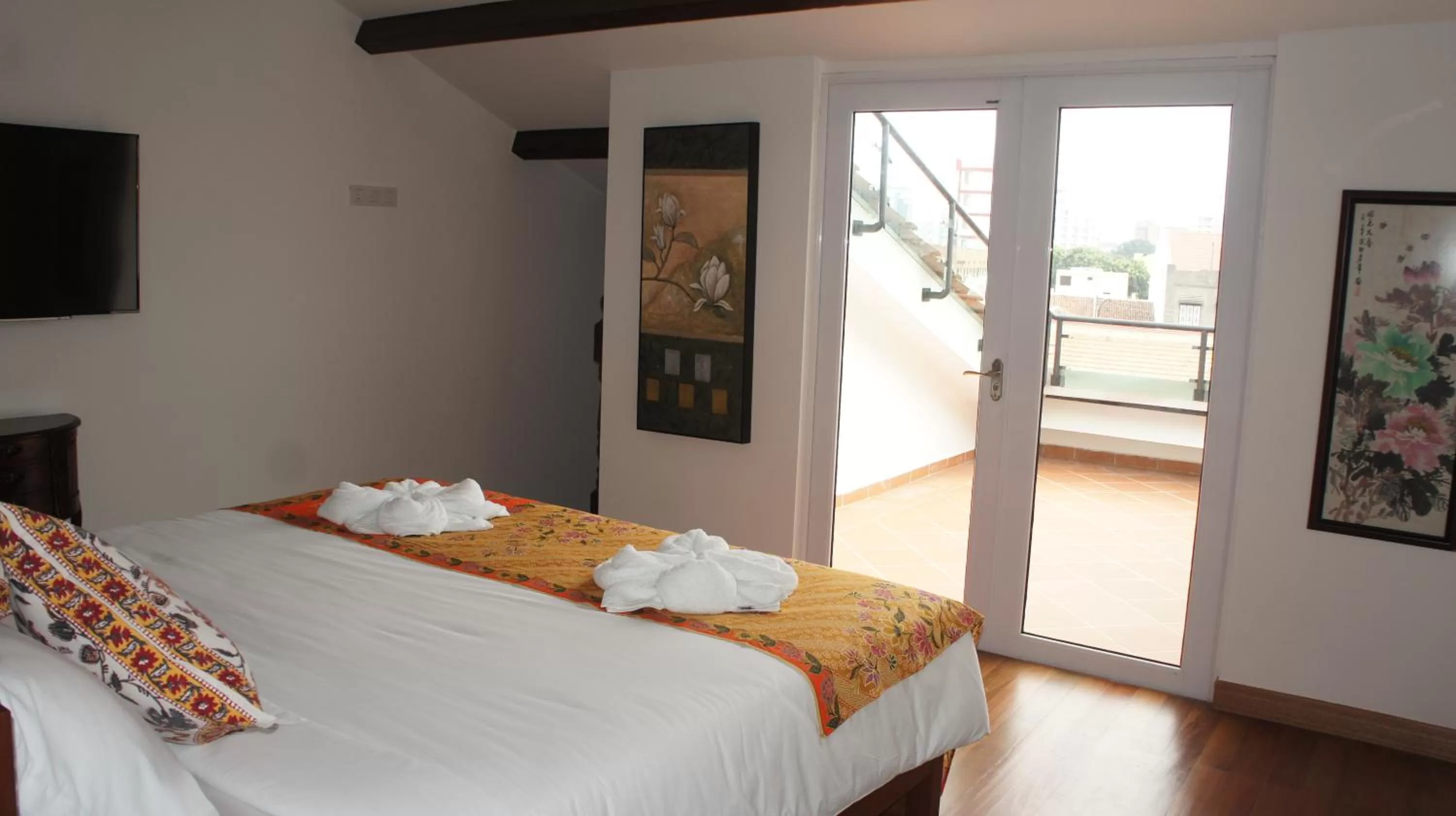 Bed in Heeren Straits Hotel