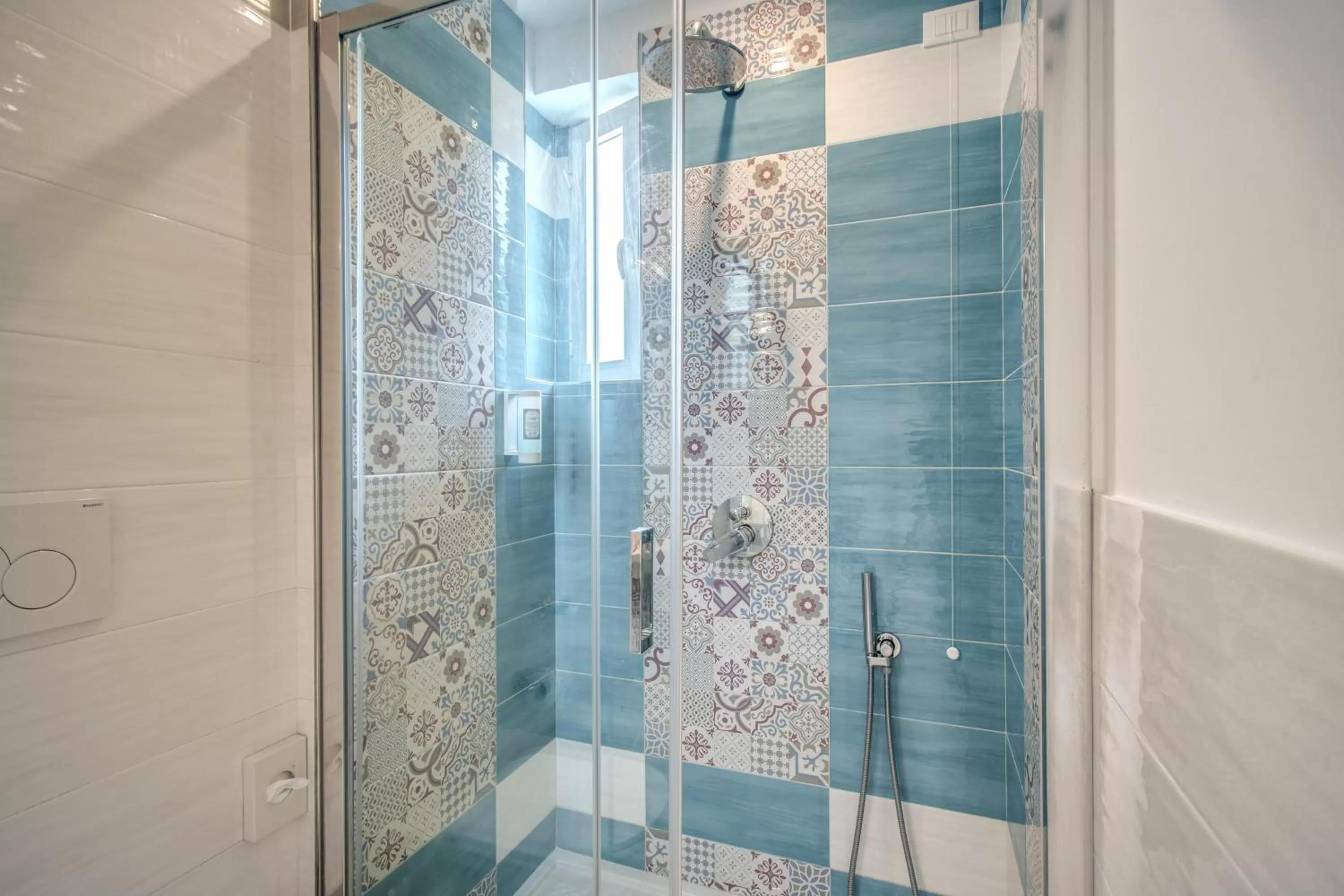 Shower in Hotel Florida