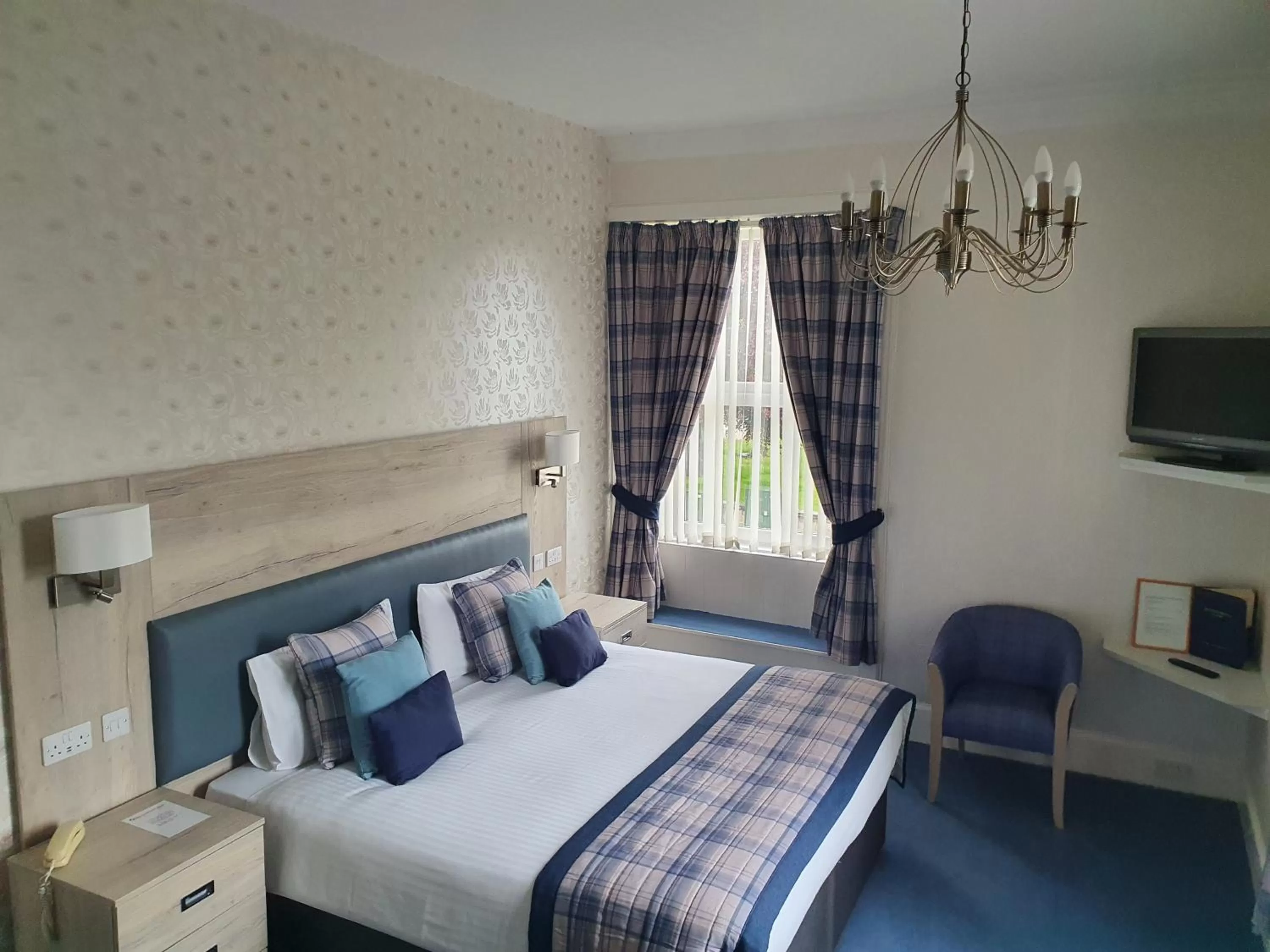 Bed in Sunninghill Hotel