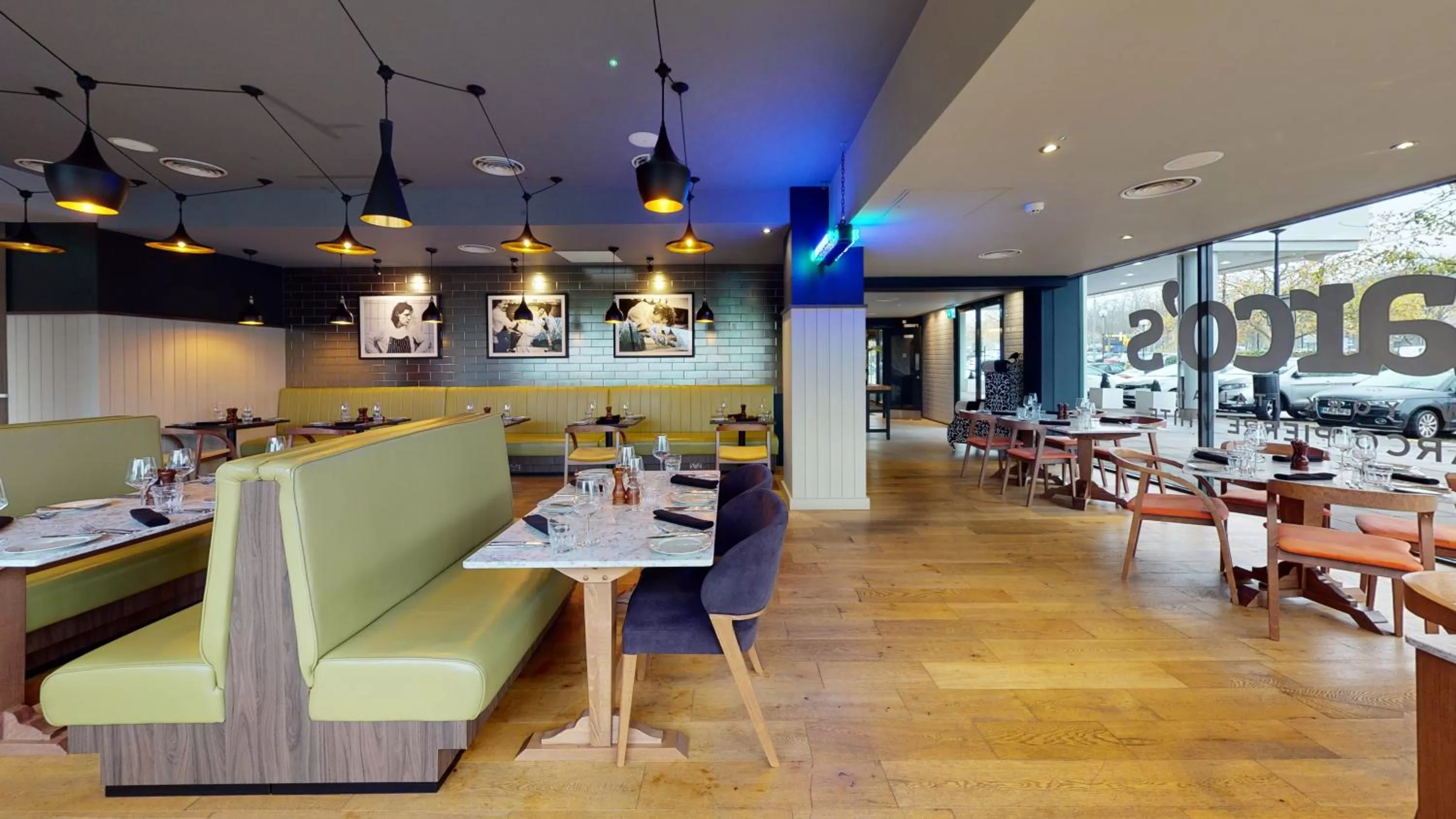 Restaurant/places to eat in Holiday Inn Milton Keynes Central by IHG