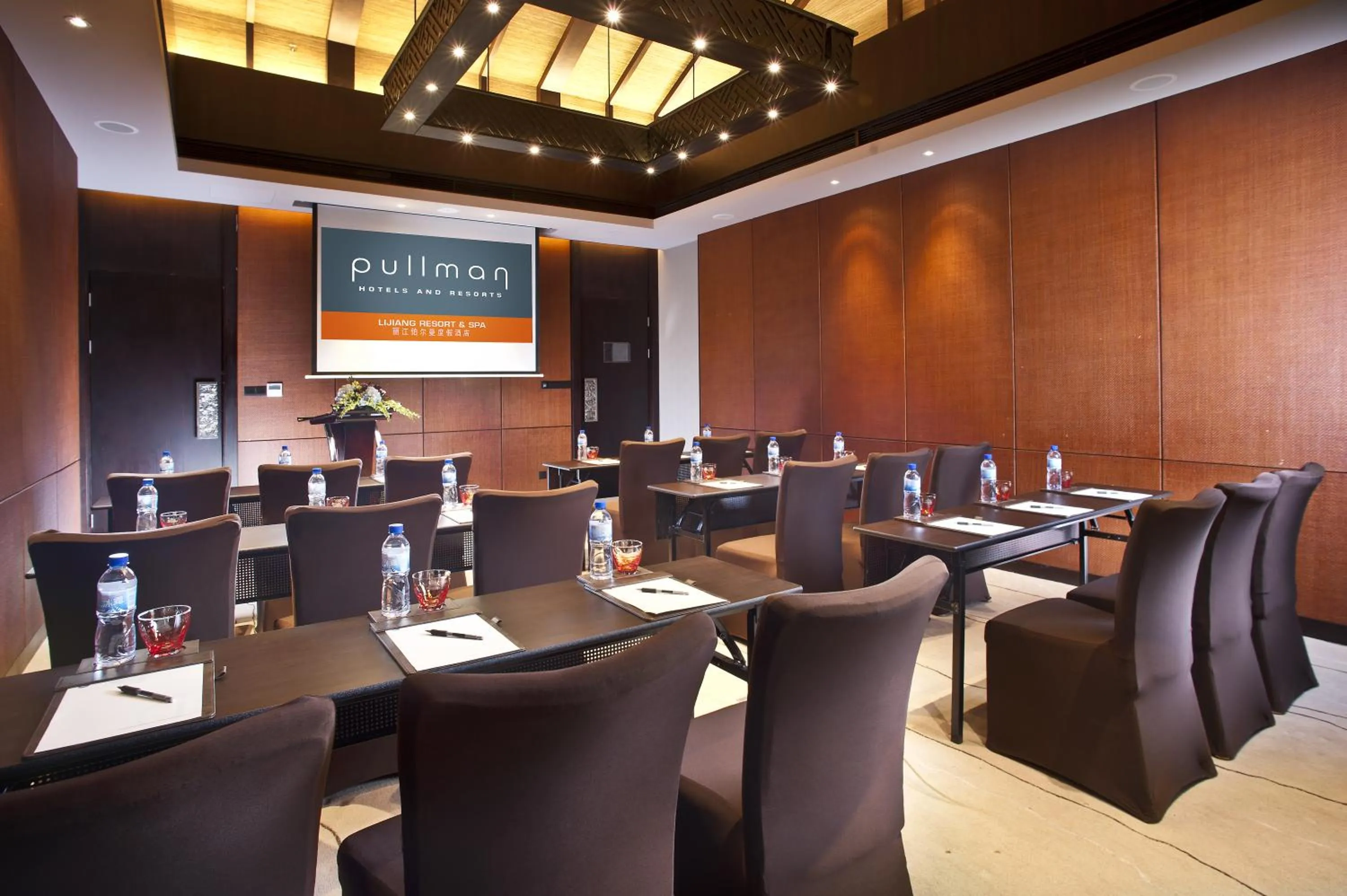 Meeting/conference room in Pullman Lijiang Resort & Spa