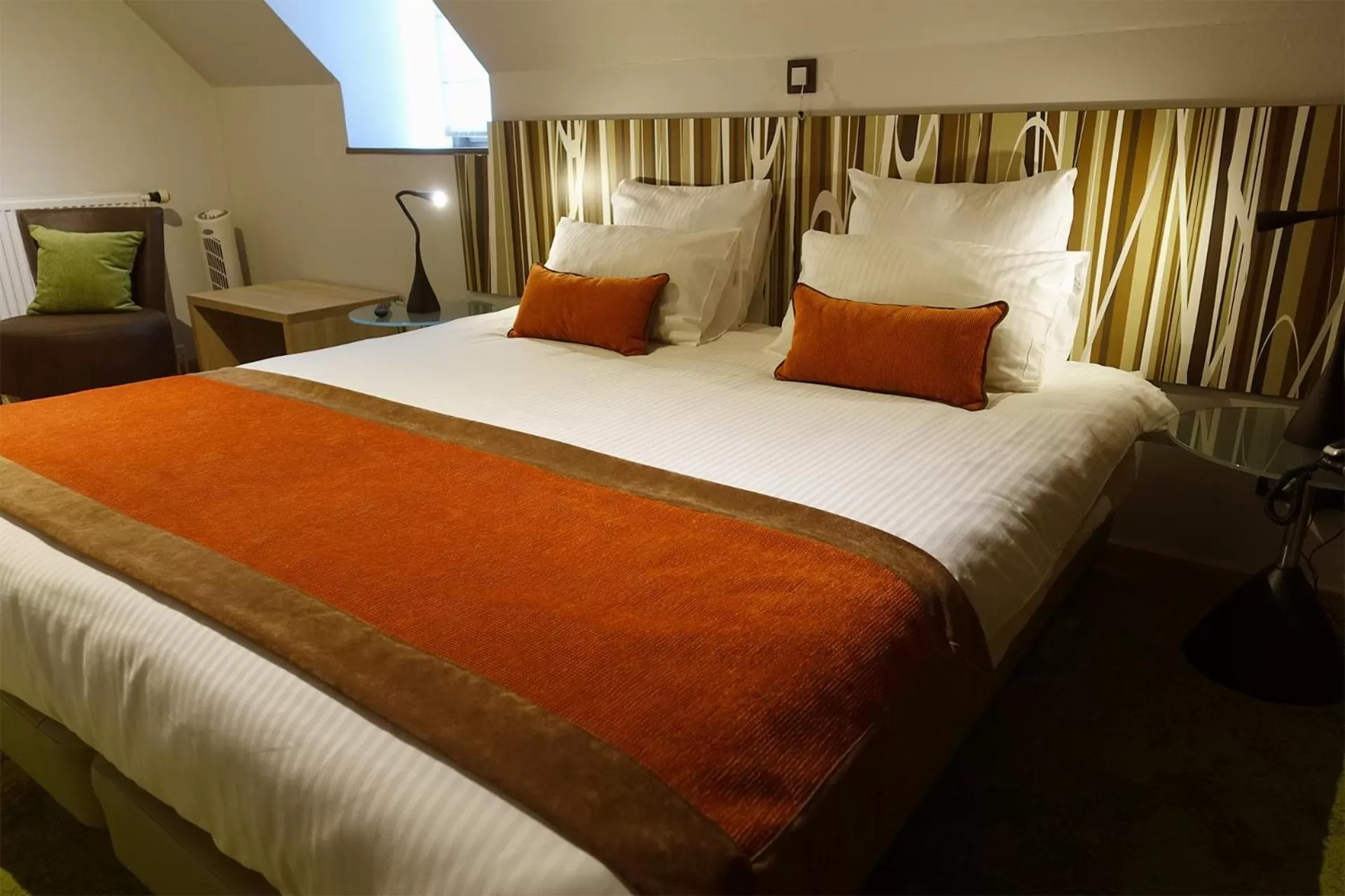 Bed in Hôtel du Parc Ath