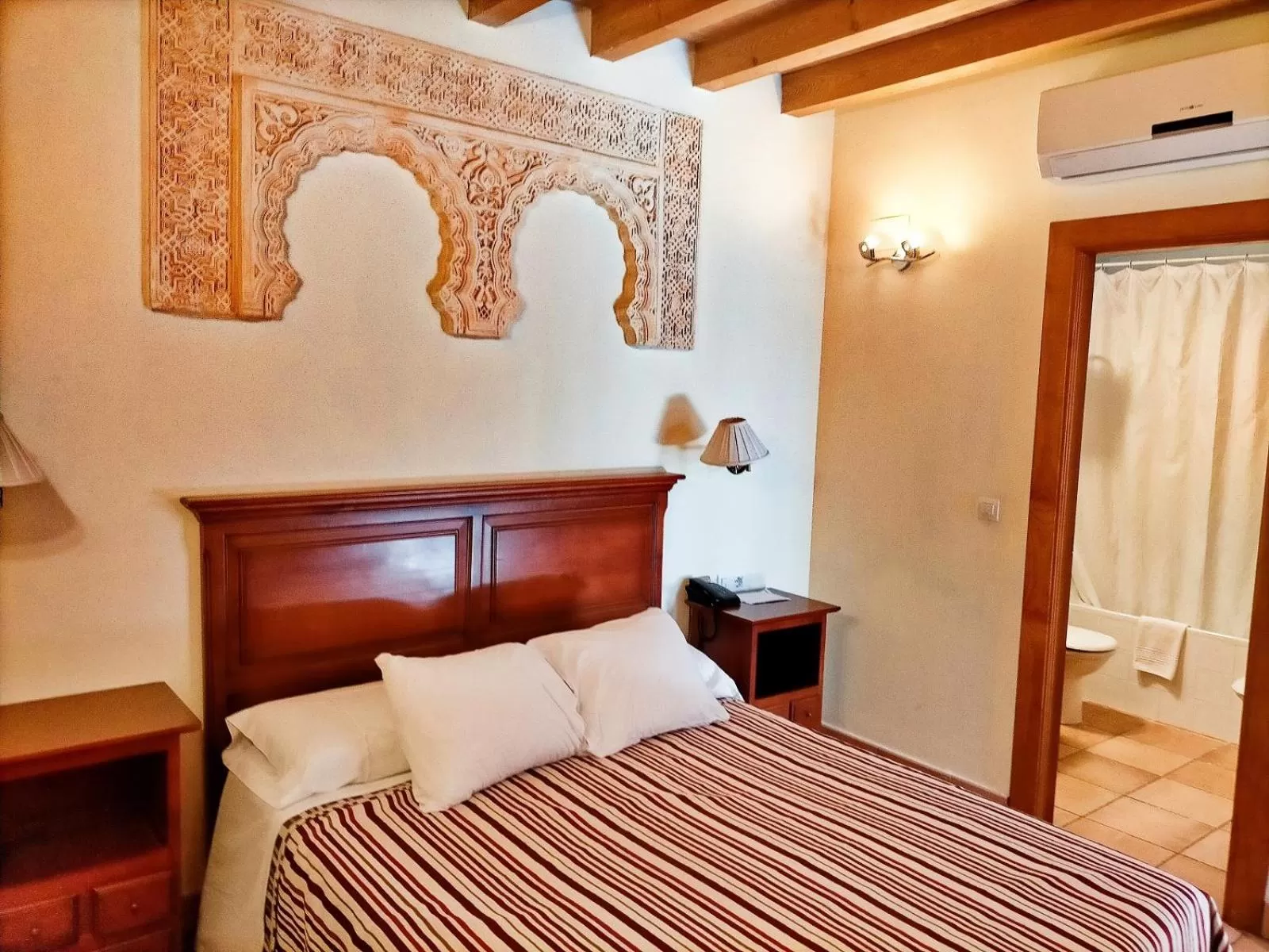 Bedroom, Bed in Abadía Hotel