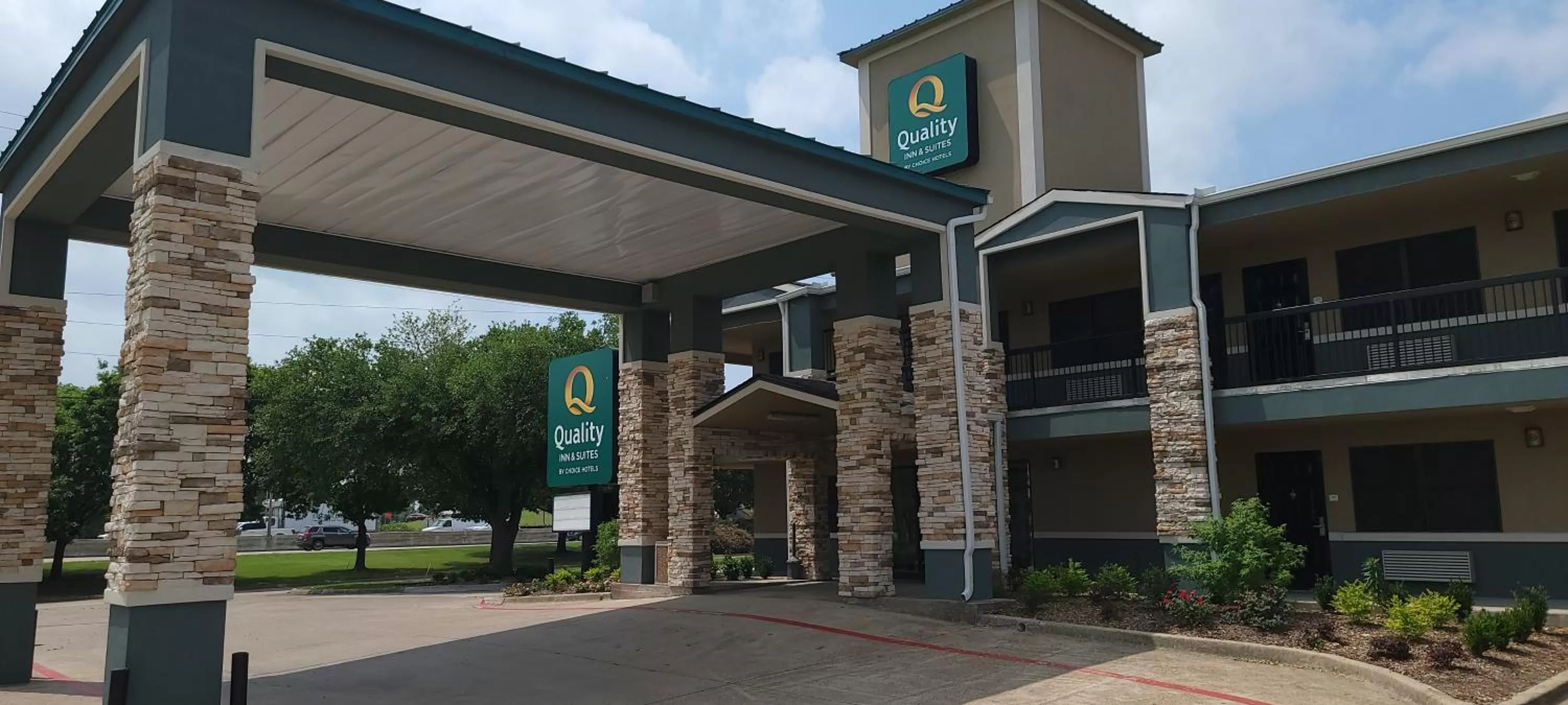 Property building in Quality Inn & Suites Garland - East Dallas