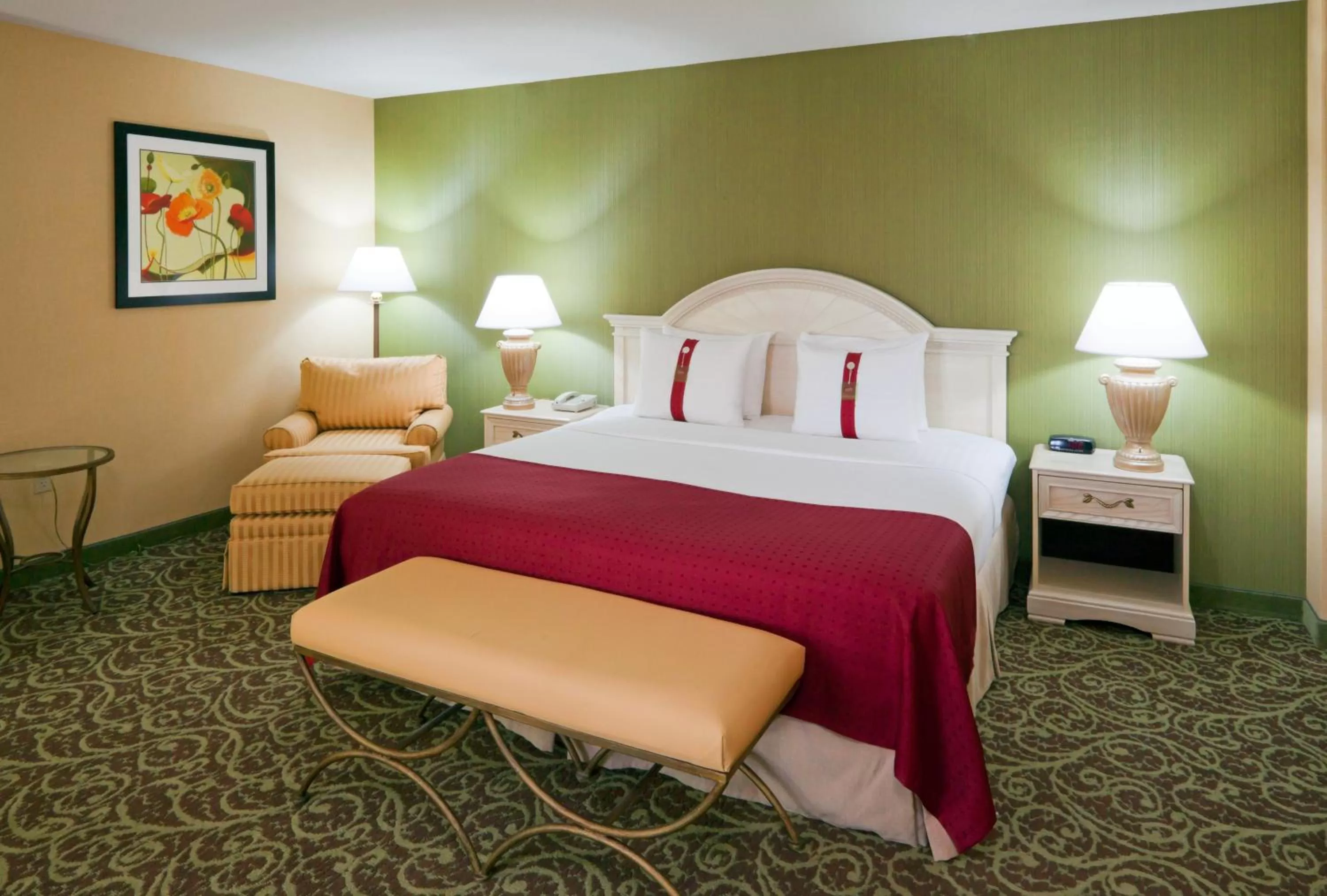 Photo of the whole room, Bed in Holiday Inn Chantilly-Dulles Expo Airport by IHG