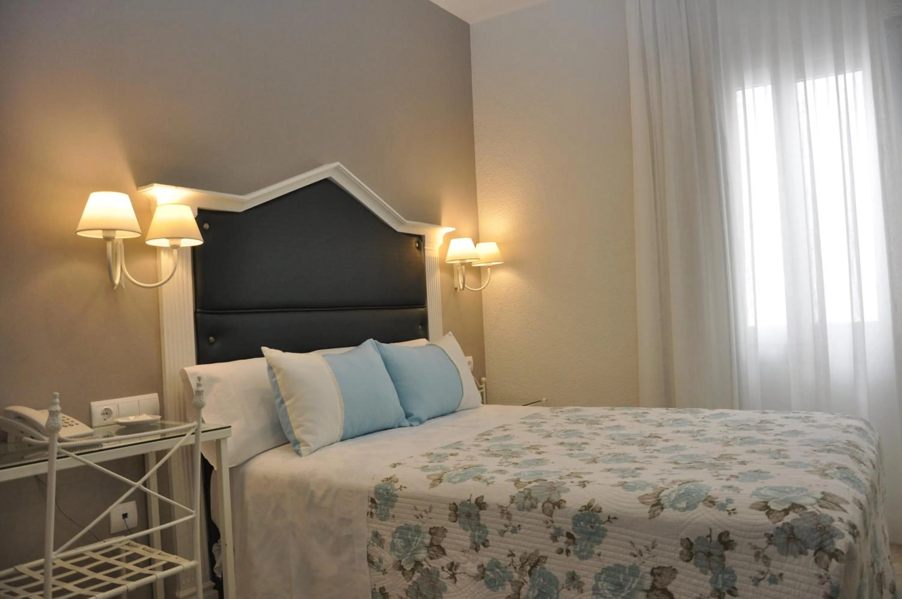 Photo of the whole room, Bed in Hotel Selu