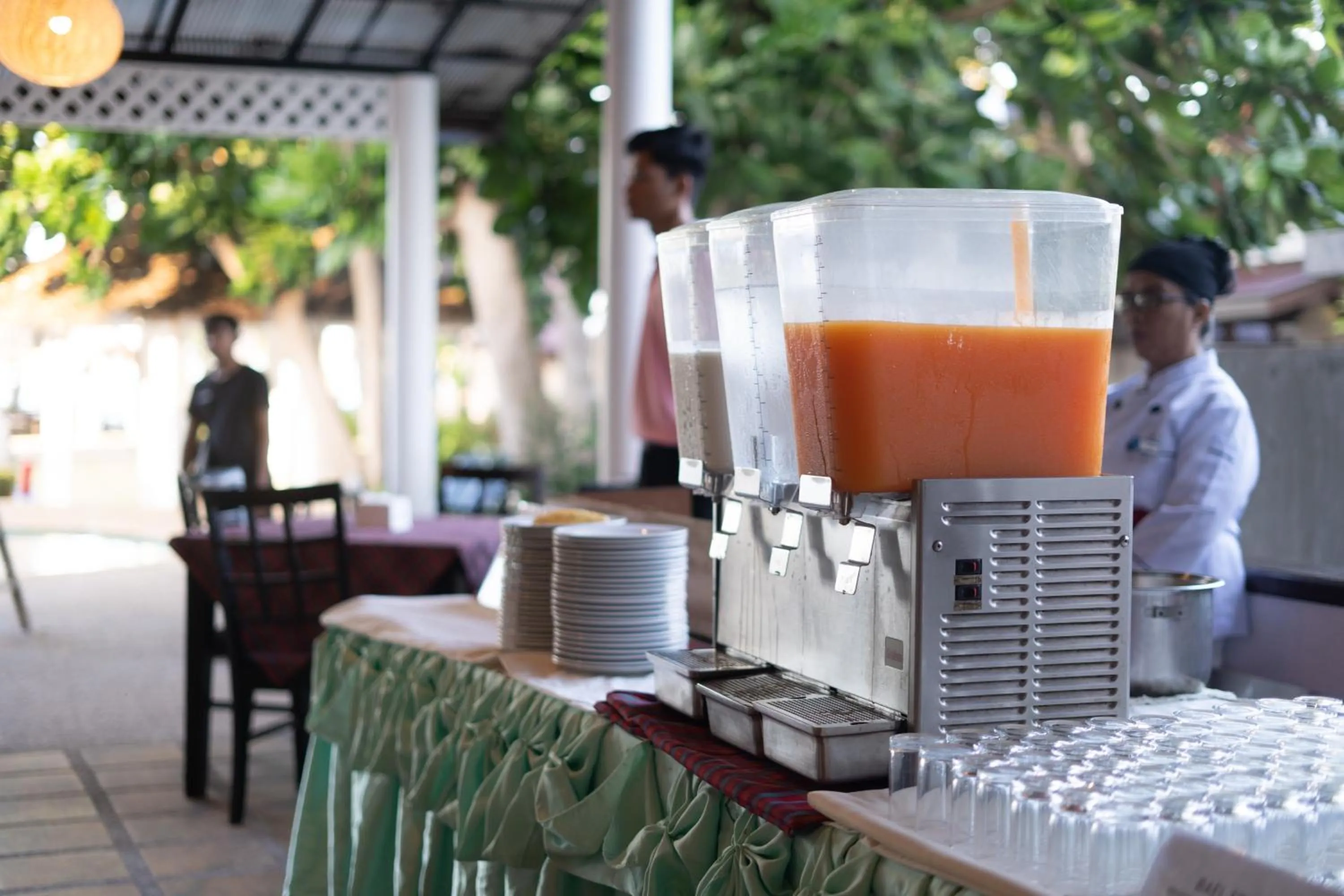 Restaurant/places to eat in Southern Lanta Resort