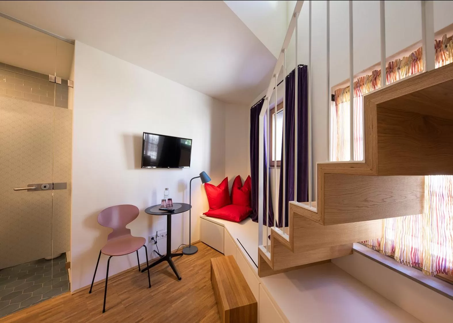 Communal lounge/ TV room, Bed in pradl elf my- apartment