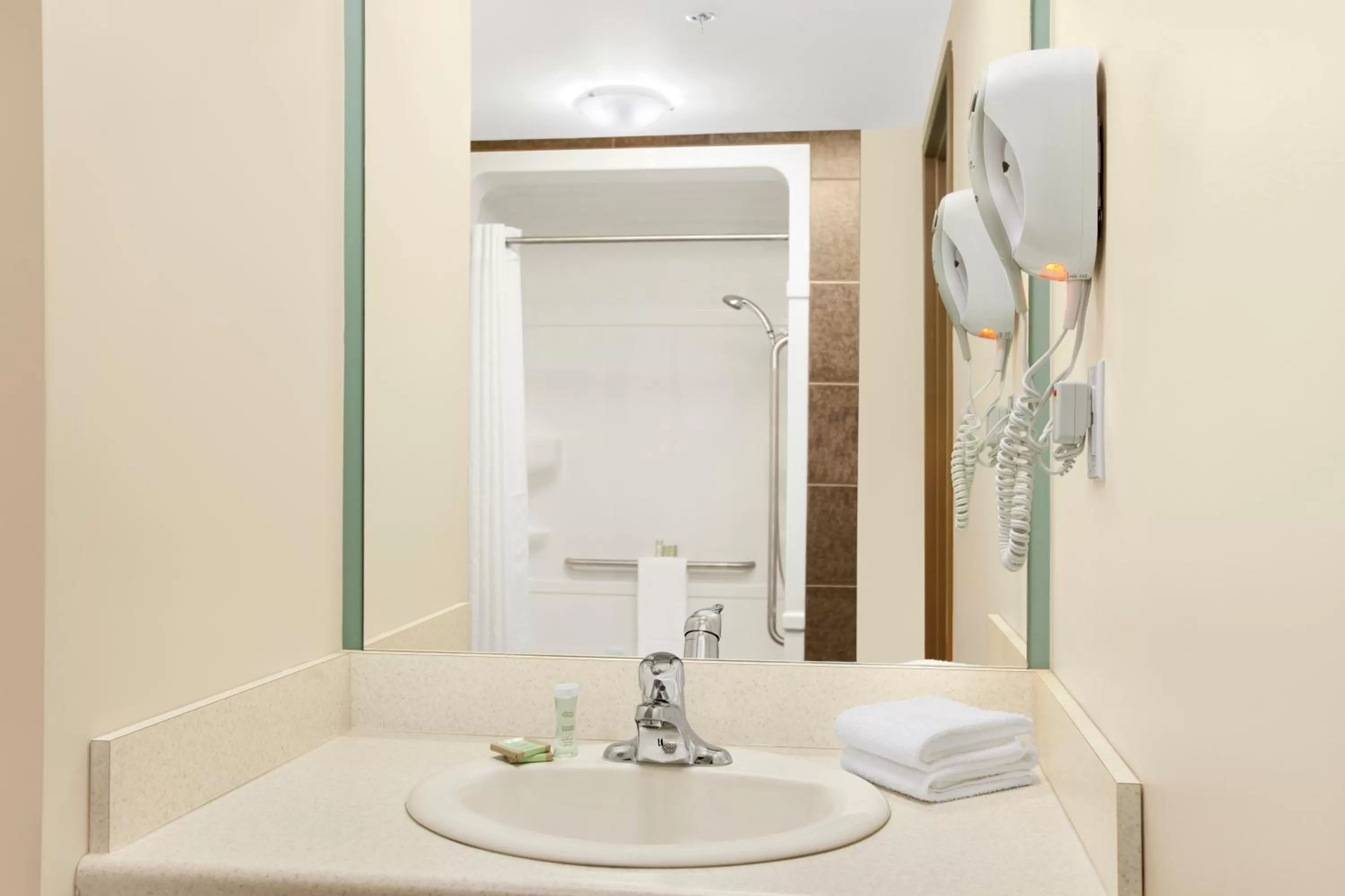 Bathroom in Super 8 by Wyndham Red Lake ON