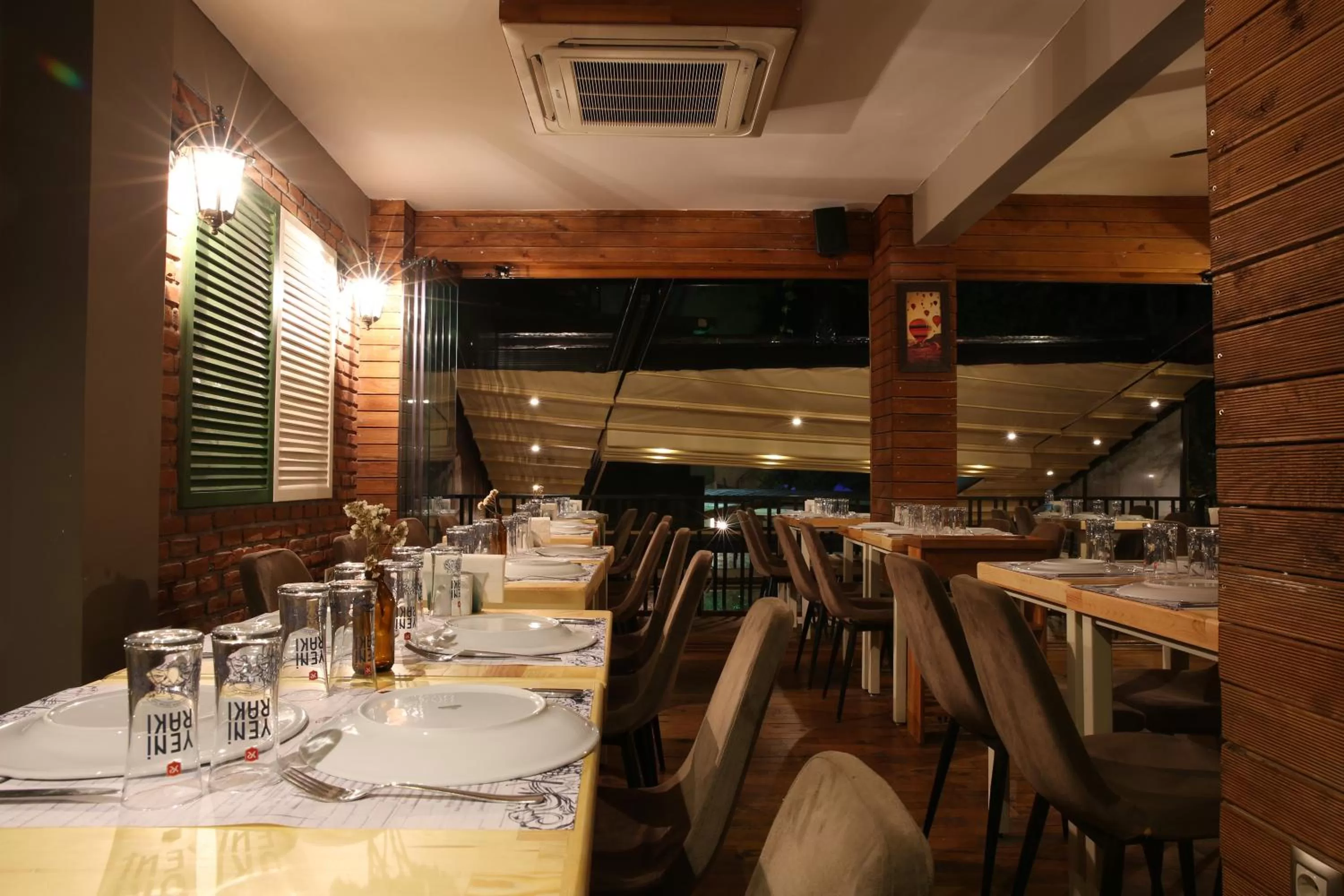 Restaurant/places to eat in Kuzen Otel