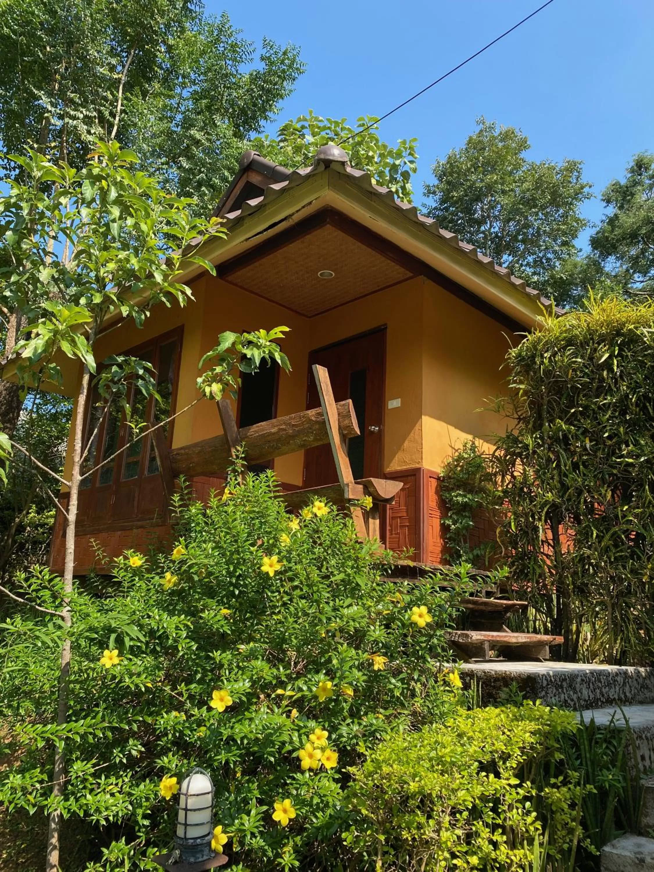 Property building in Pura Vida Pai Resort