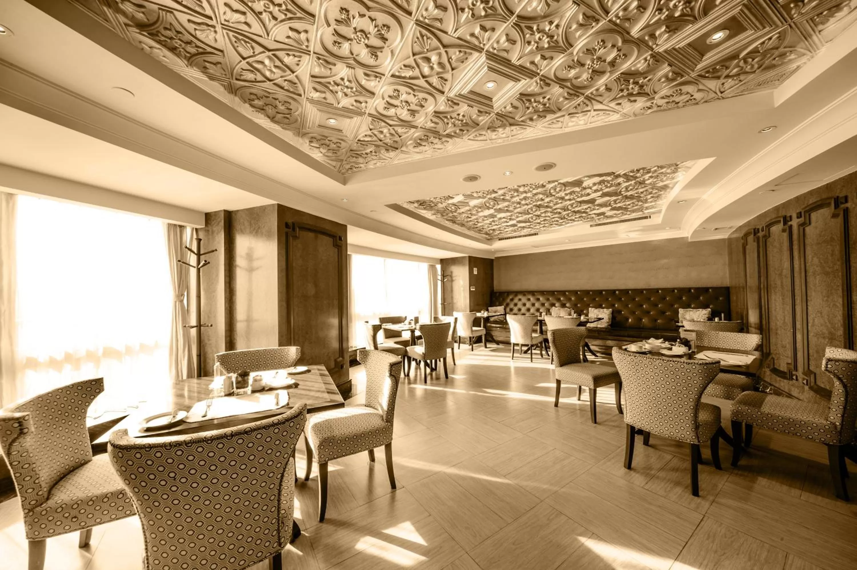 Restaurant/places to eat in Paramount Gallery Hotel